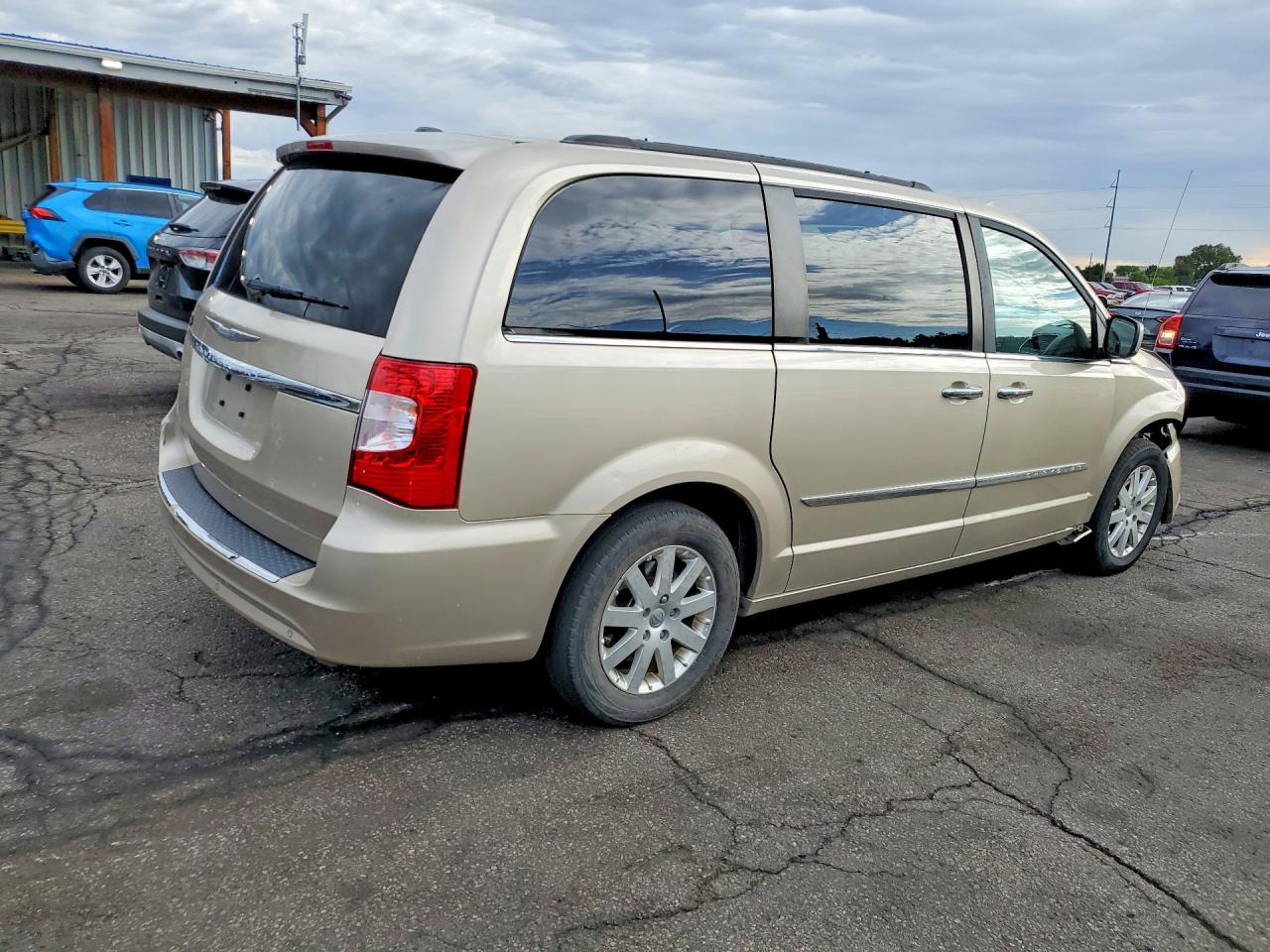 2015 Chrysler Town & Country Touring L Gold vin: 2C4RC1CG4FR539846