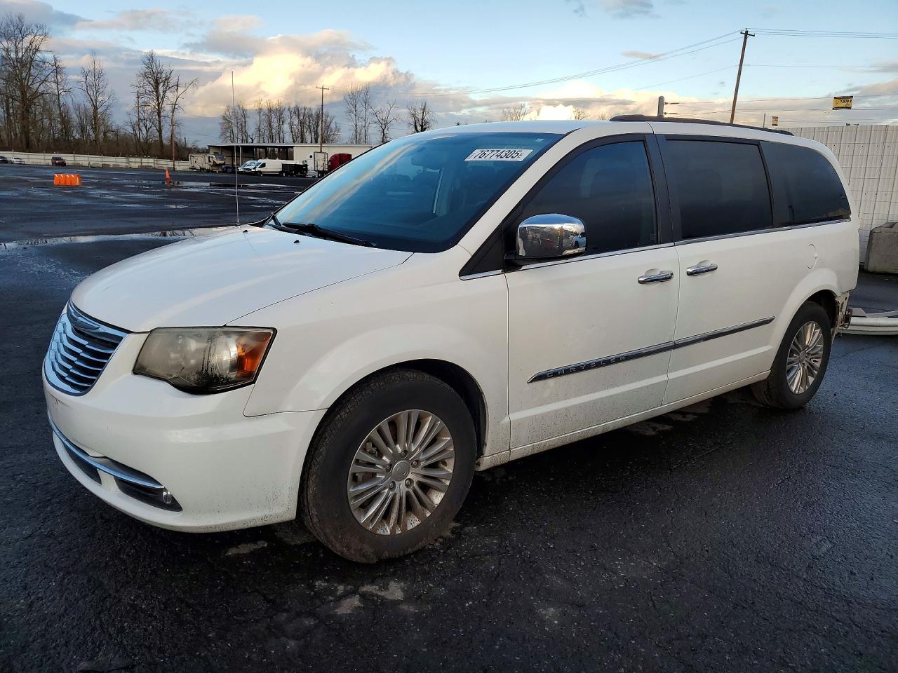 2015 Chrysler Town & Country Touring L White vin: 2C4RC1CG4FR547705