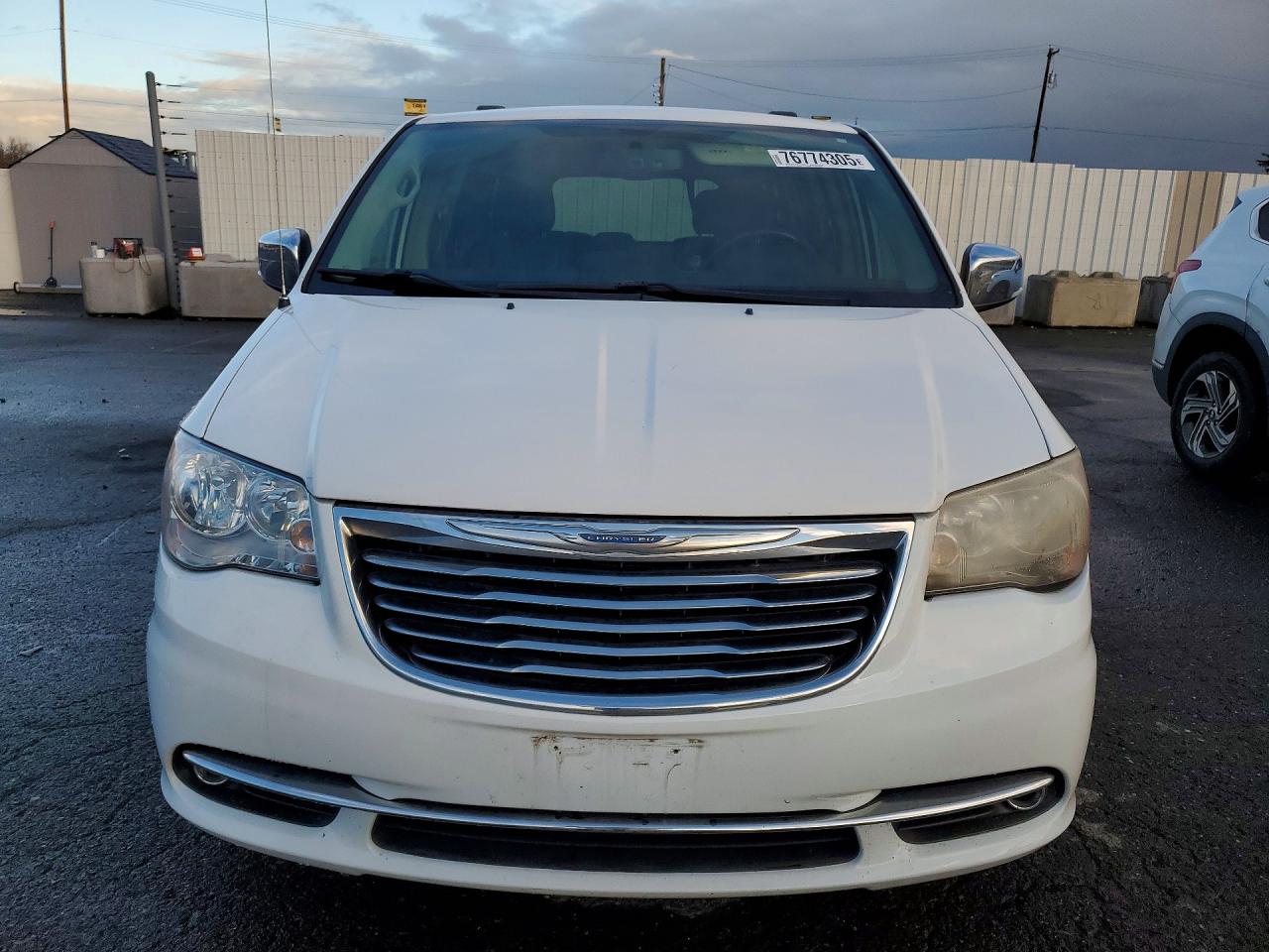 2015 Chrysler Town & Country Touring L White vin: 2C4RC1CG4FR547705