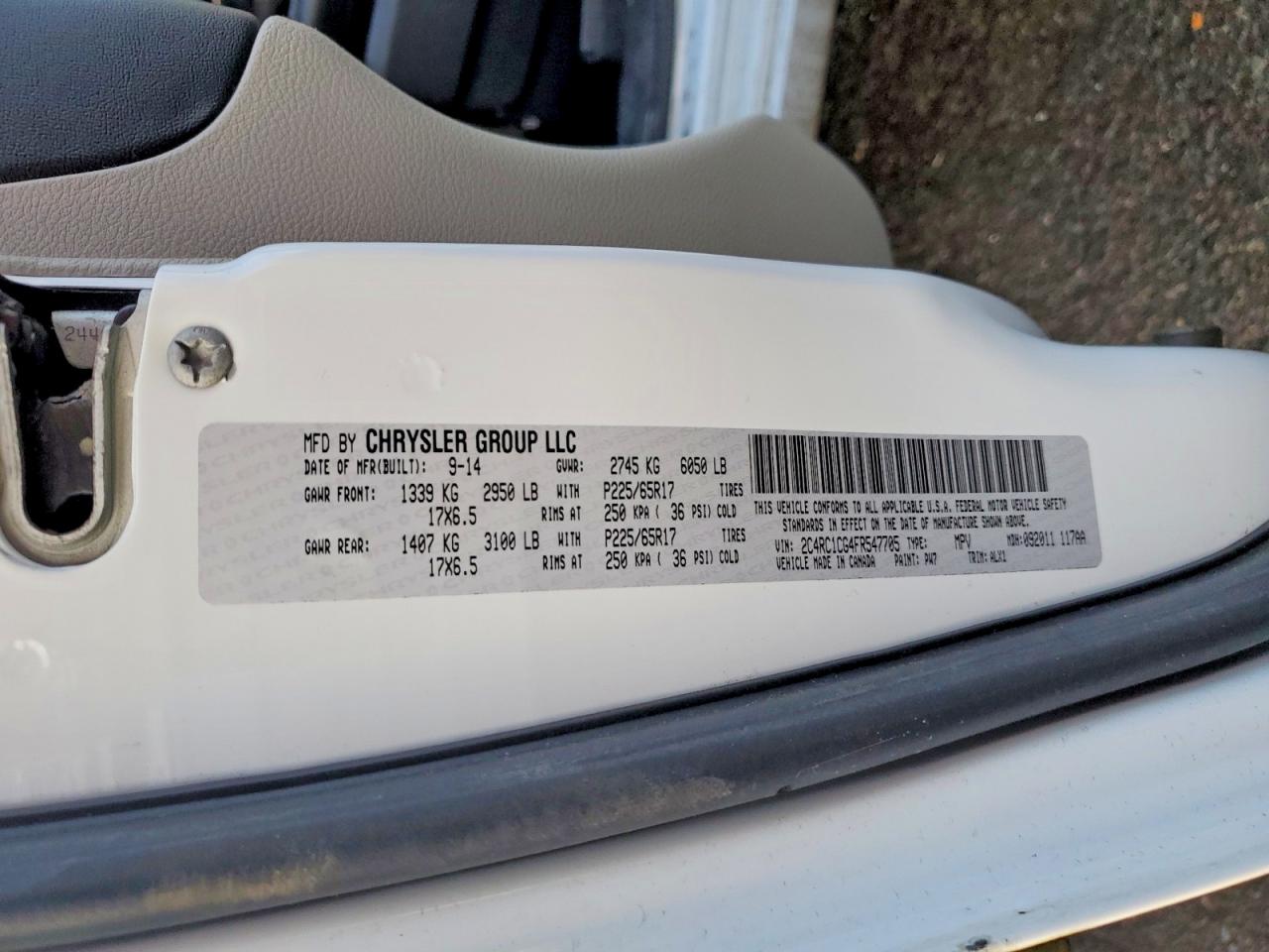 2015 Chrysler Town & Country Touring L White vin: 2C4RC1CG4FR547705
