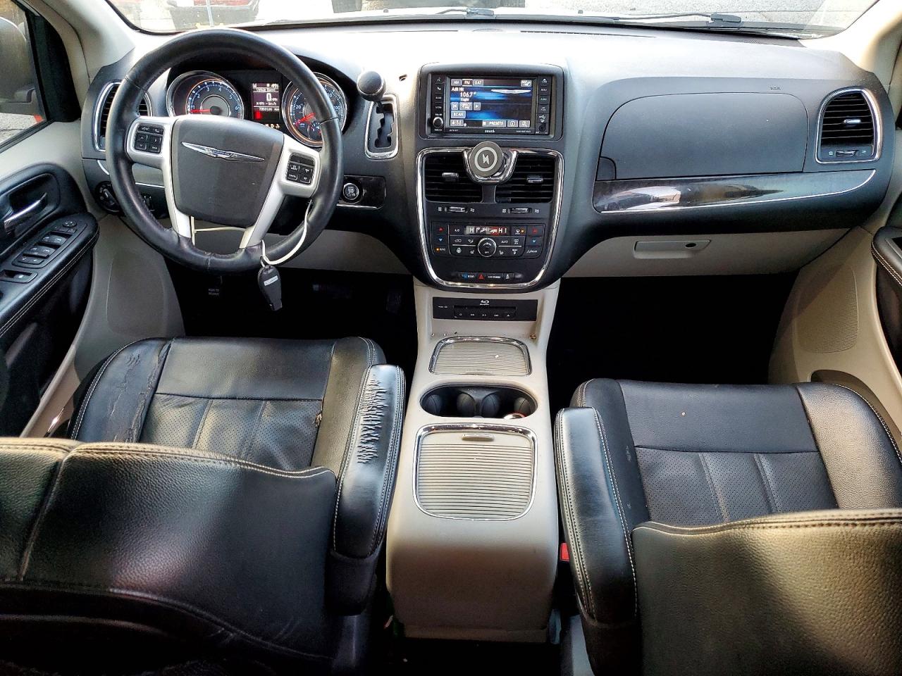 2015 Chrysler Town & Country Touring L White vin: 2C4RC1CG4FR547705