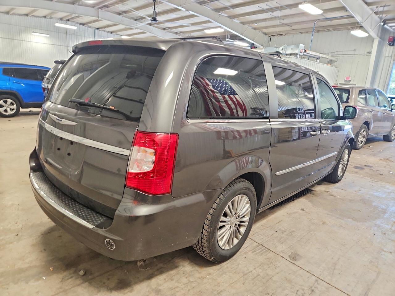 2015 Chrysler Town & Country Touring L Черный vin: 2C4RC1CG4FR674423