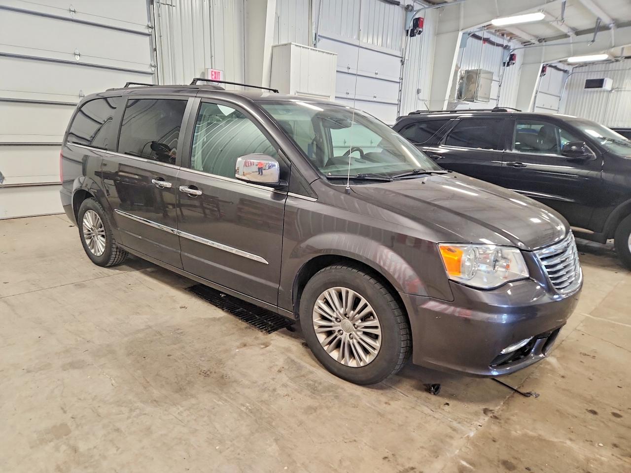 2015 Chrysler Town & Country Touring L Черный vin: 2C4RC1CG4FR674423
