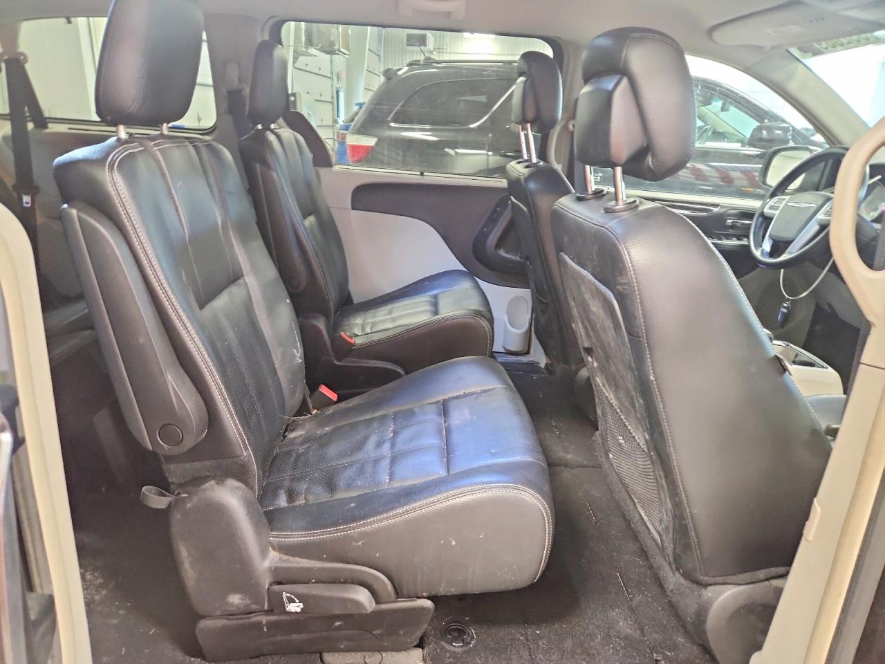 2015 Chrysler Town & Country Touring L Черный vin: 2C4RC1CG4FR674423