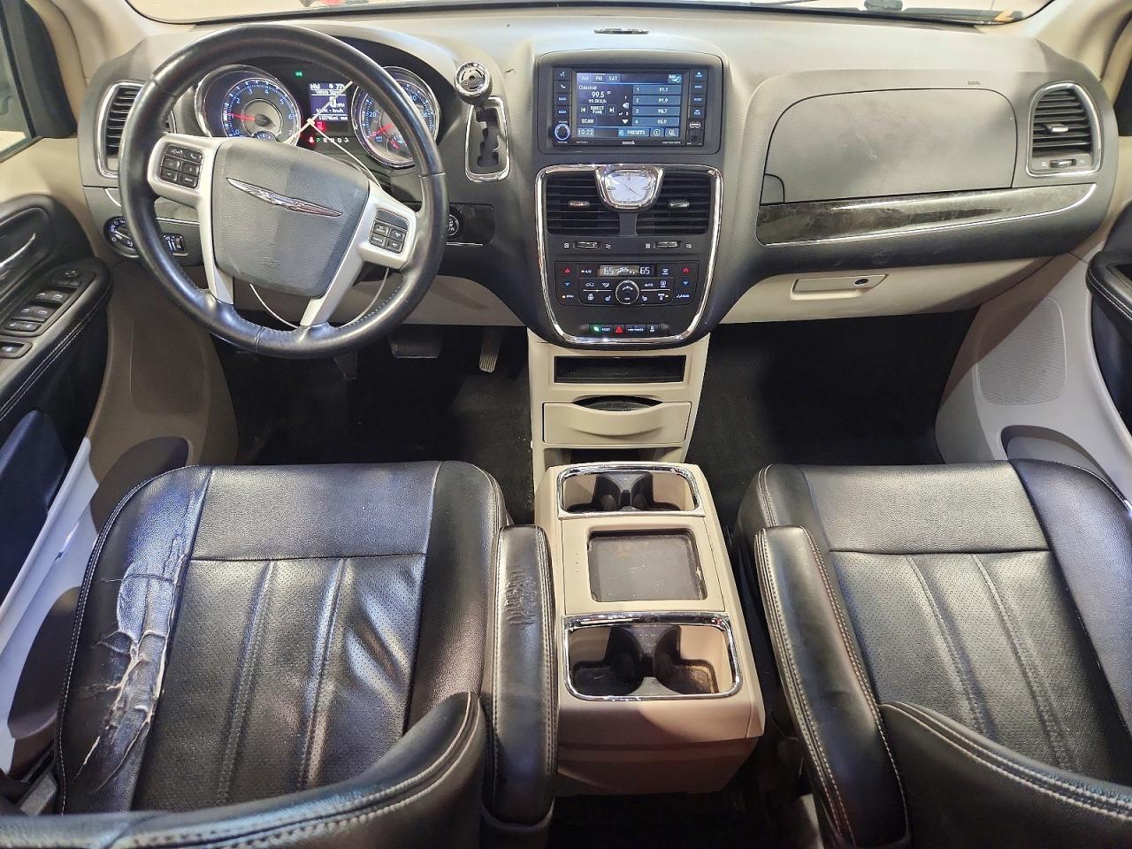 2015 Chrysler Town & Country Touring L Черный vin: 2C4RC1CG4FR674423