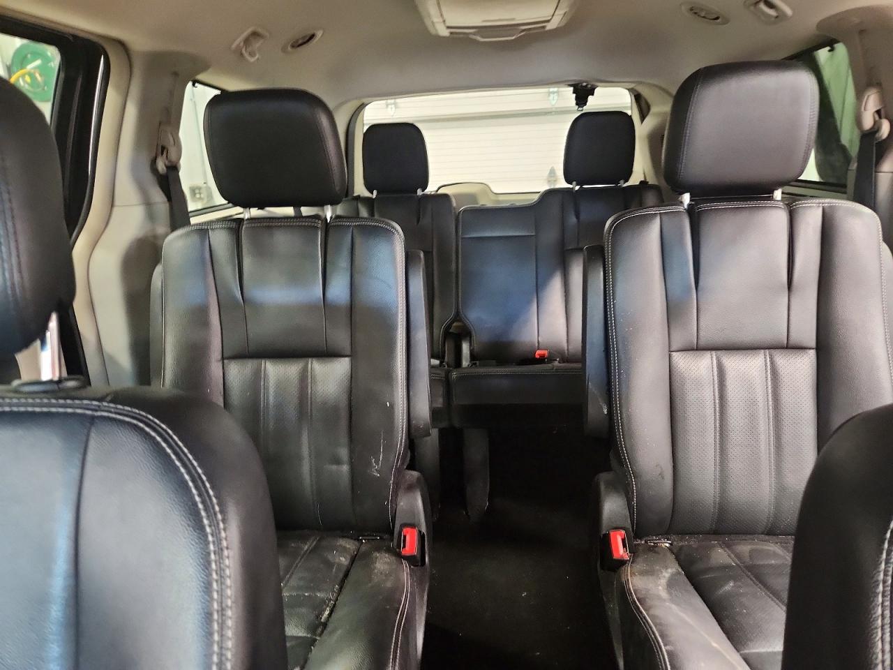 2015 Chrysler Town & Country Touring L Черный vin: 2C4RC1CG4FR674423