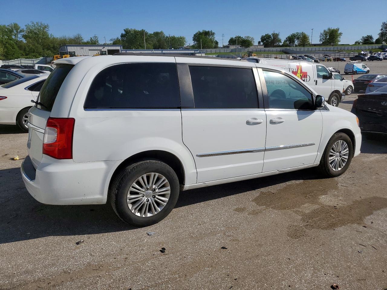 2015 Chrysler Town&count Белый vin: 2C4RC1CG4FR674924