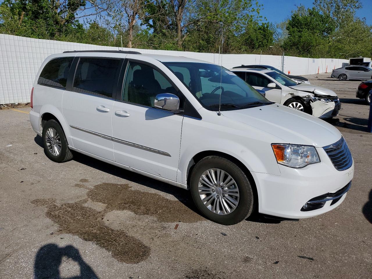 2015 Chrysler Town&count Белый vin: 2C4RC1CG4FR674924
