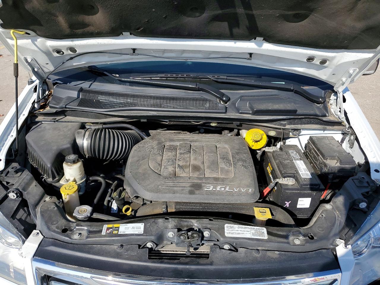 2015 Chrysler Town&count Белый vin: 2C4RC1CG4FR674924