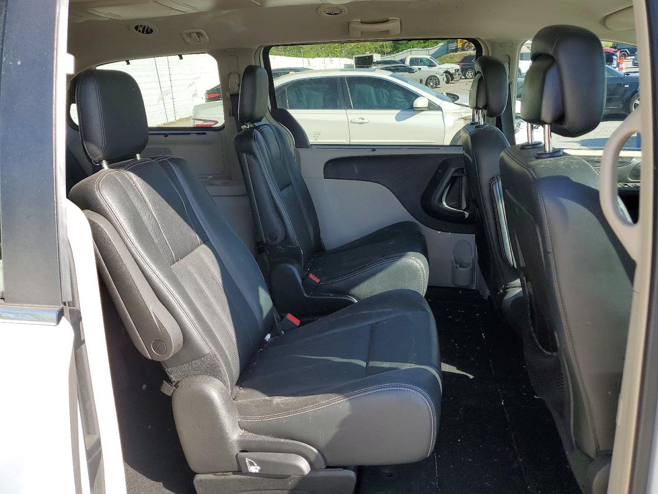 2015 Chrysler Town&count Белый vin: 2C4RC1CG4FR674924