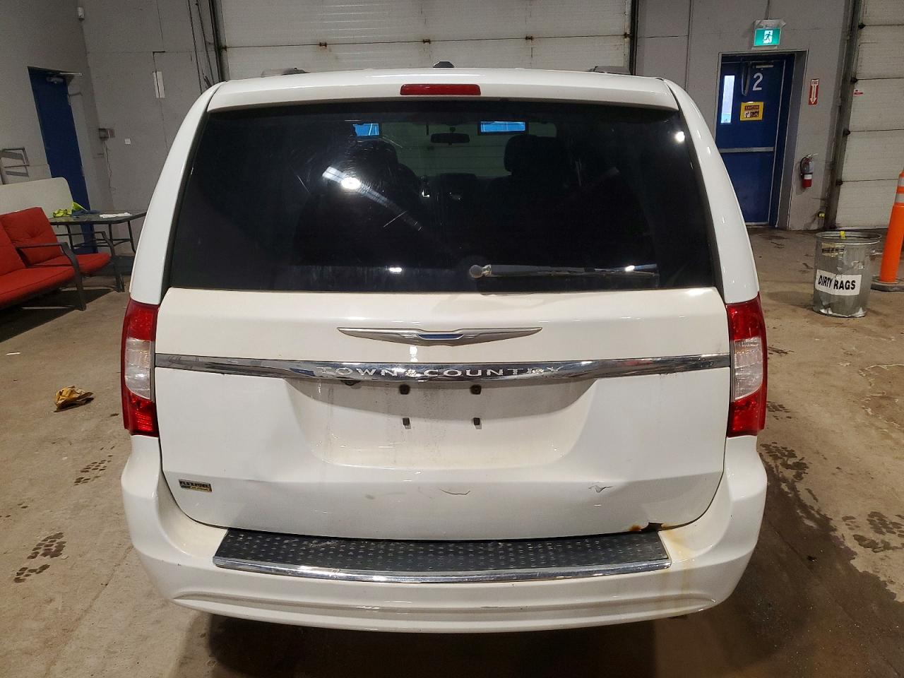 2015 Chrysler Town & Country Touring L White vin: 2C4RC1CG4FR708098