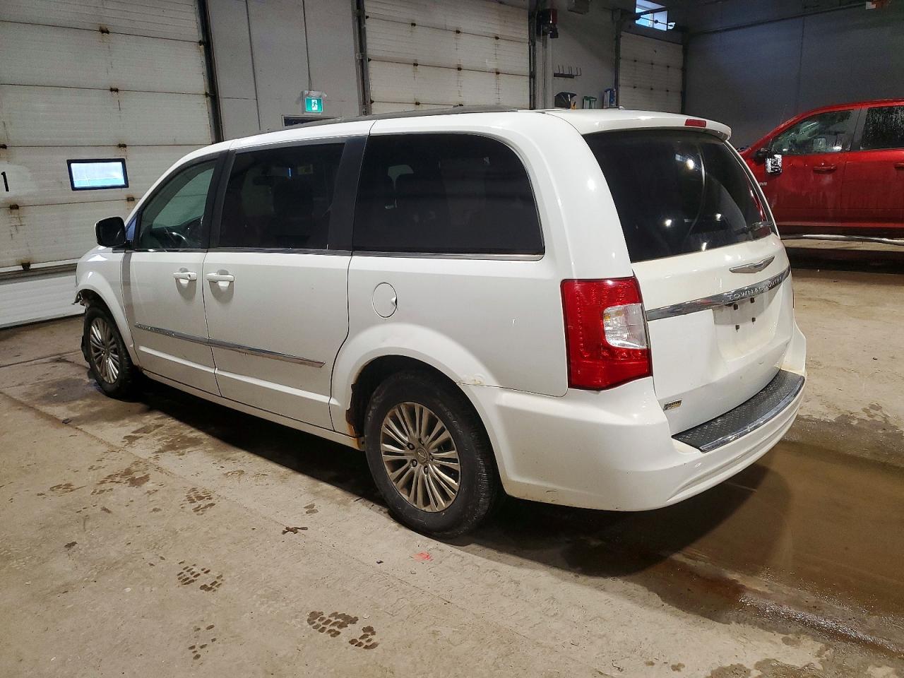 2015 Chrysler Town & Country Touring L White vin: 2C4RC1CG4FR708098