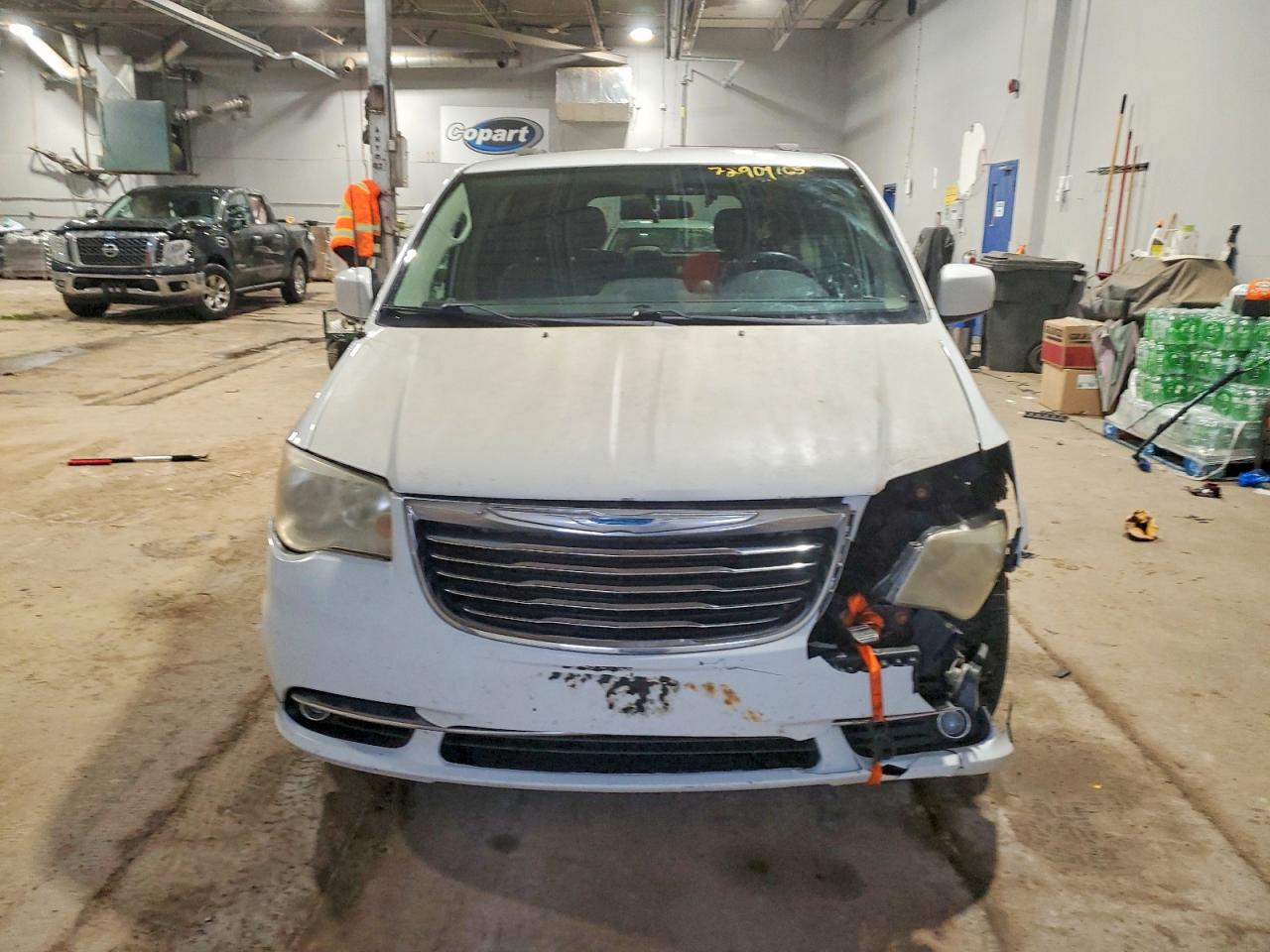 2015 Chrysler Town & Country Touring L White vin: 2C4RC1CG4FR708098