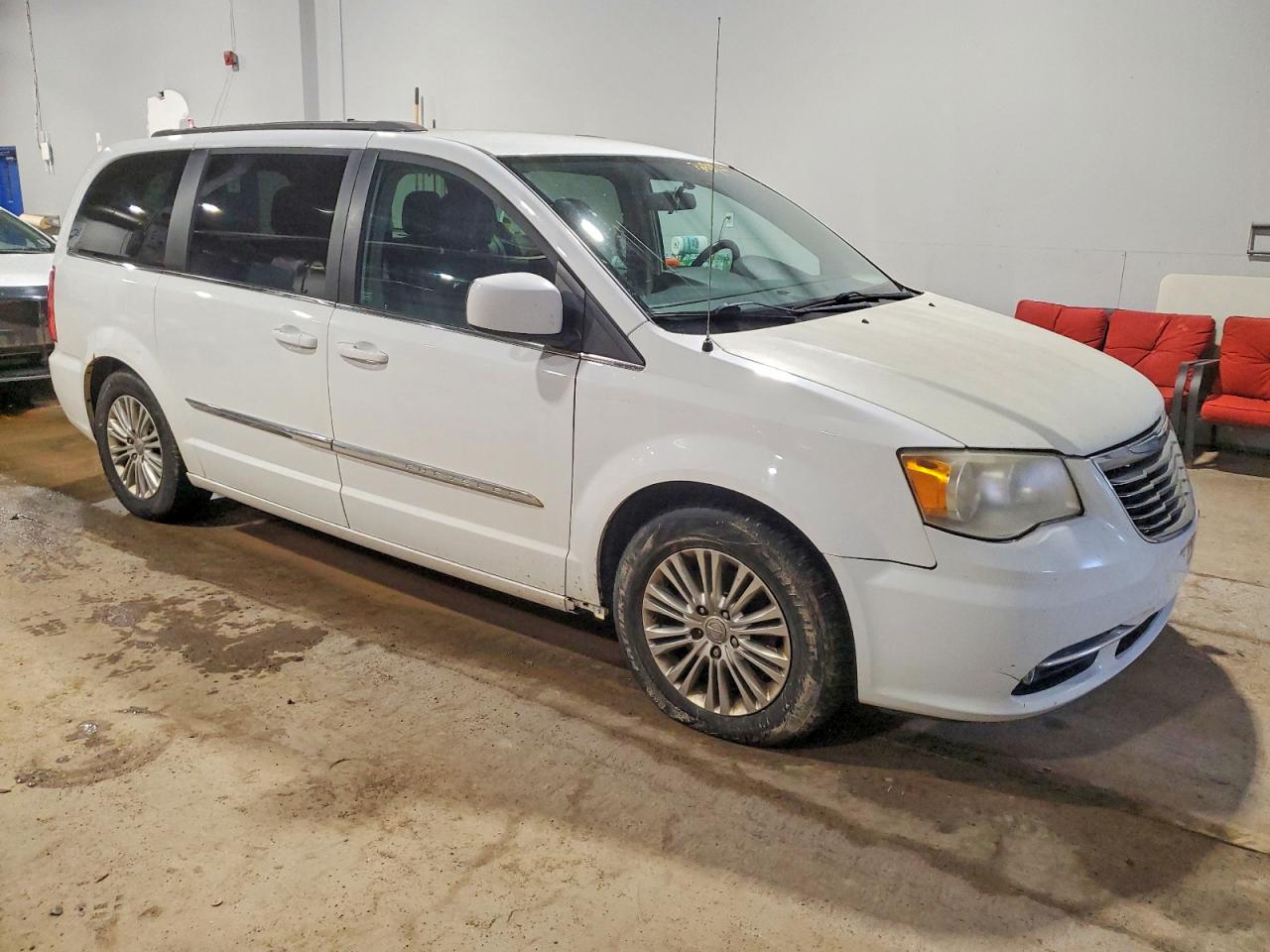 2015 Chrysler Town & Country Touring L White vin: 2C4RC1CG4FR708098