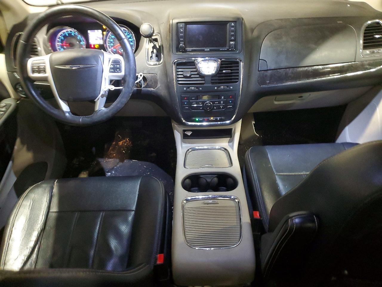 2015 Chrysler Town & Country Touring L White vin: 2C4RC1CG4FR708098