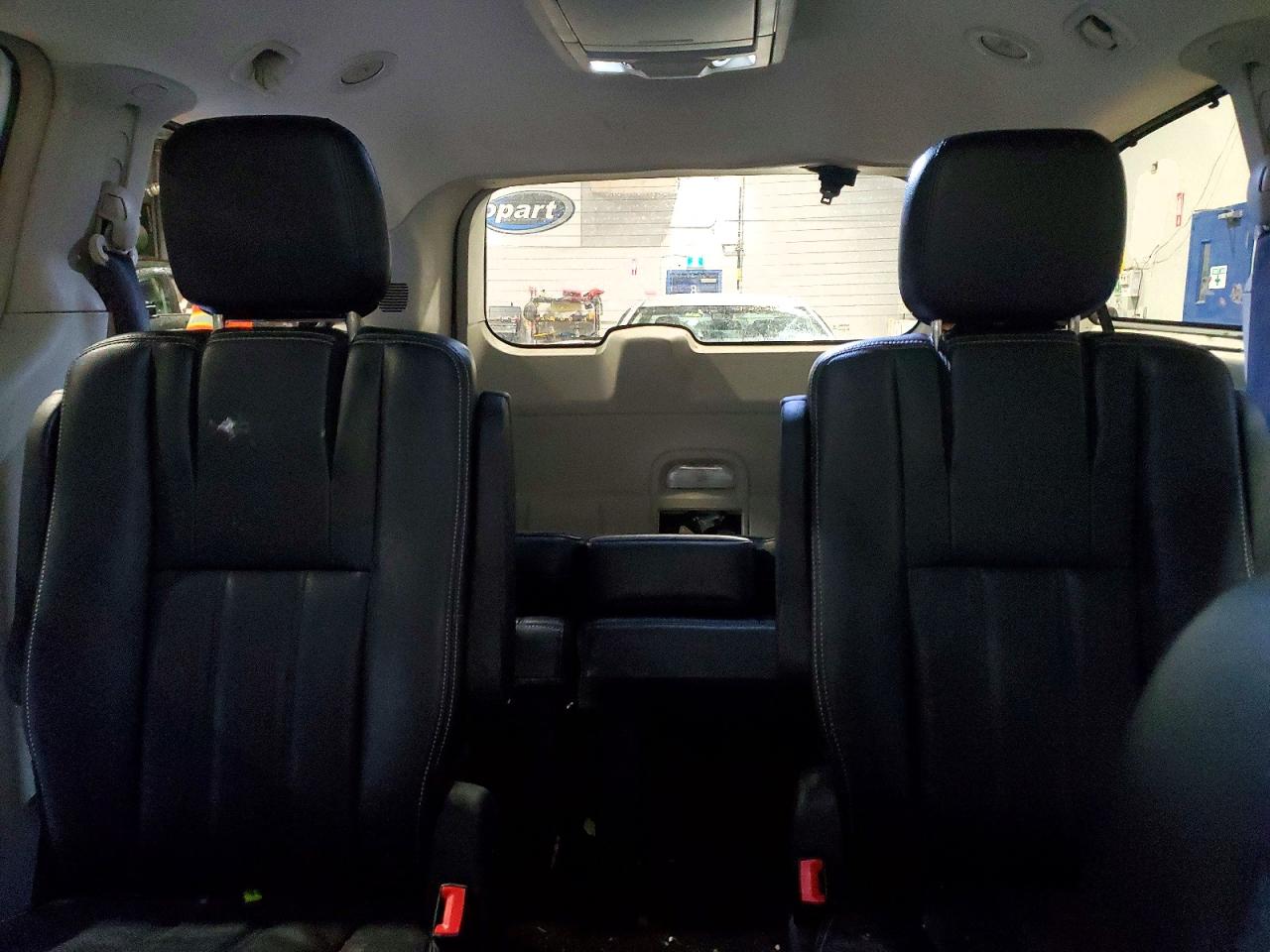 2015 Chrysler Town & Country Touring L White vin: 2C4RC1CG4FR708098