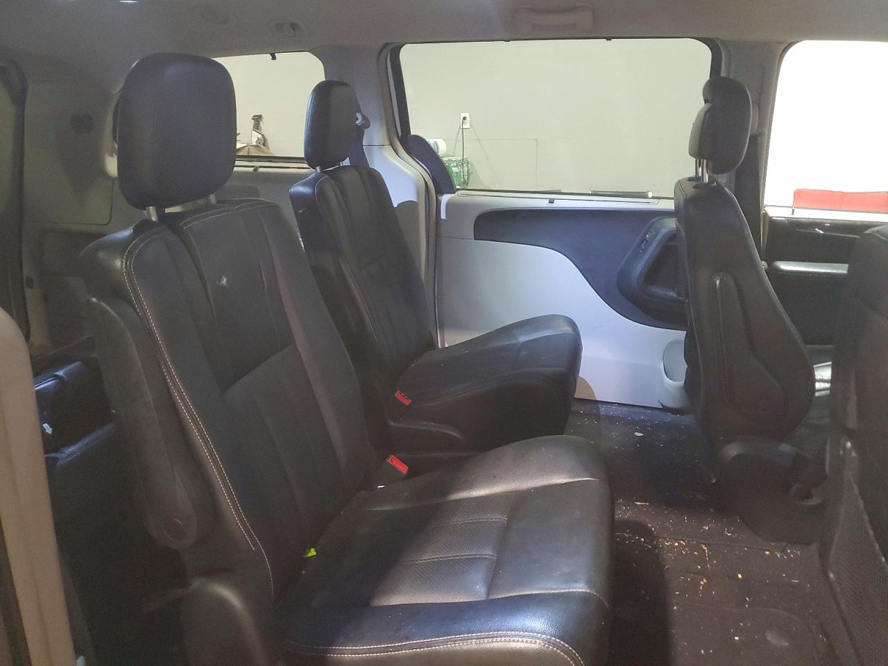 2015 Chrysler Town & Country Touring L White vin: 2C4RC1CG4FR708098