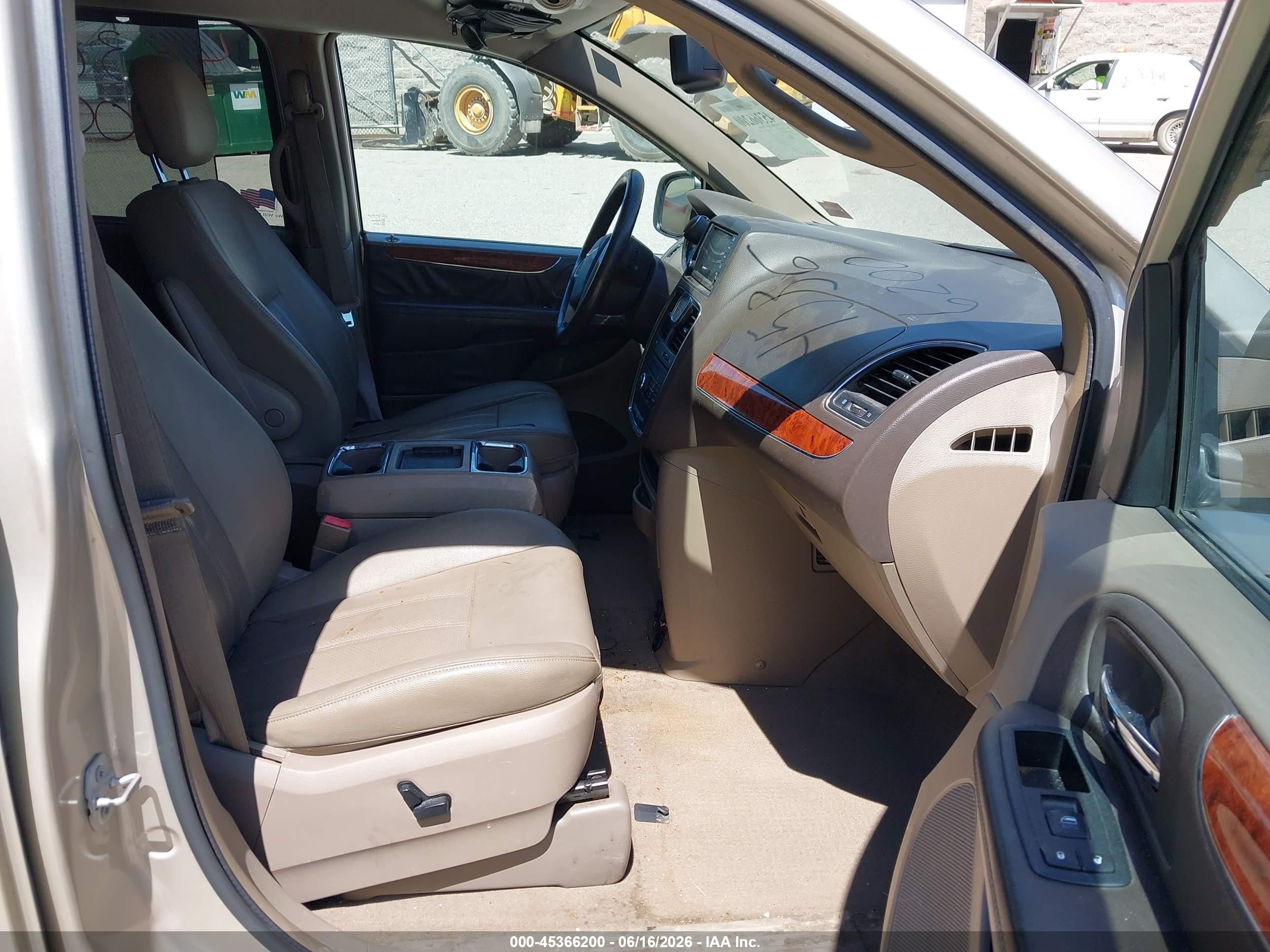 2015 Chrysler Town & Country Touring-l Gold vin: 2C4RC1CG4FR753364