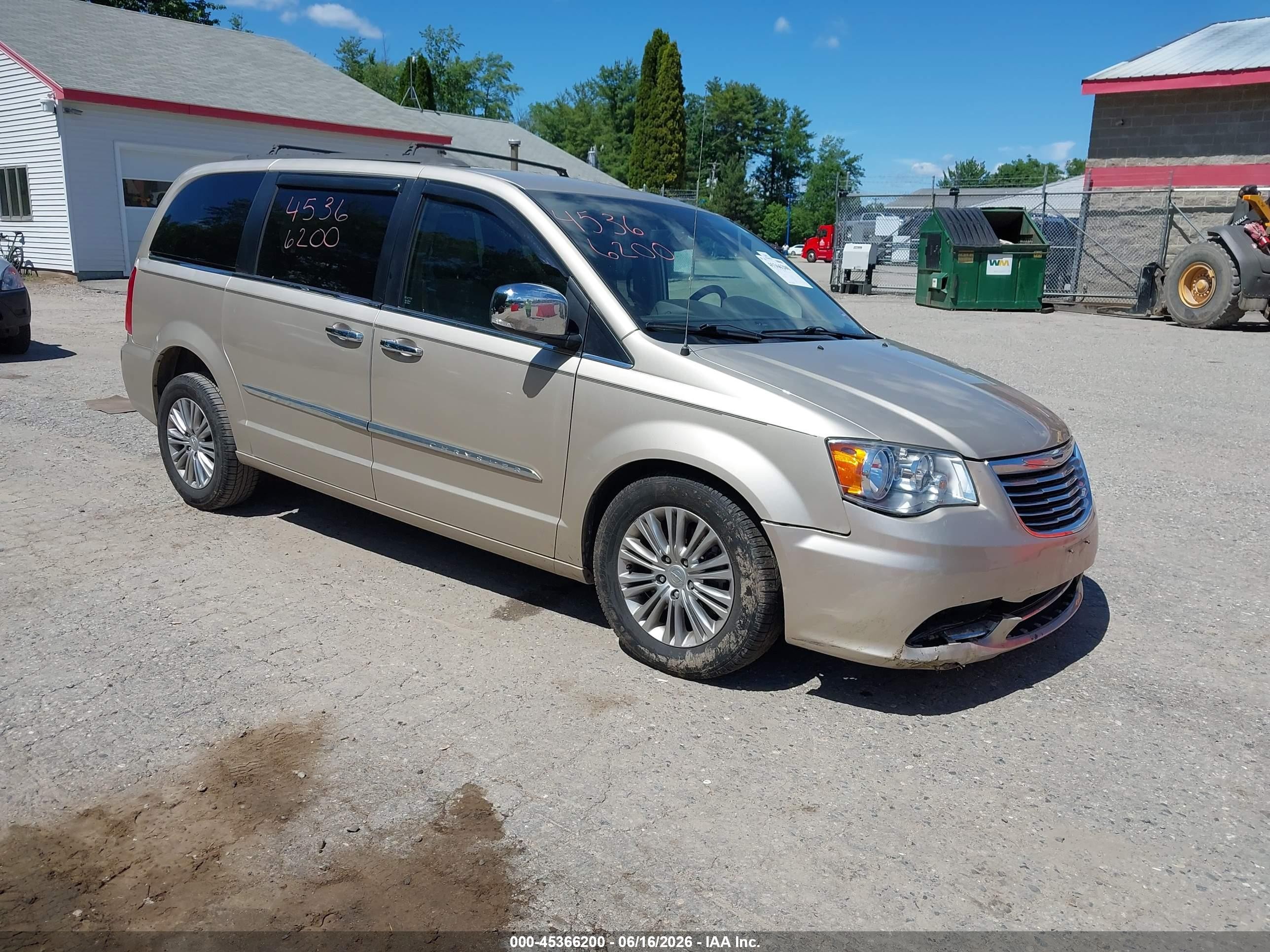 2015 Chrysler Town & Country Touring-l Gold vin: 2C4RC1CG4FR753364