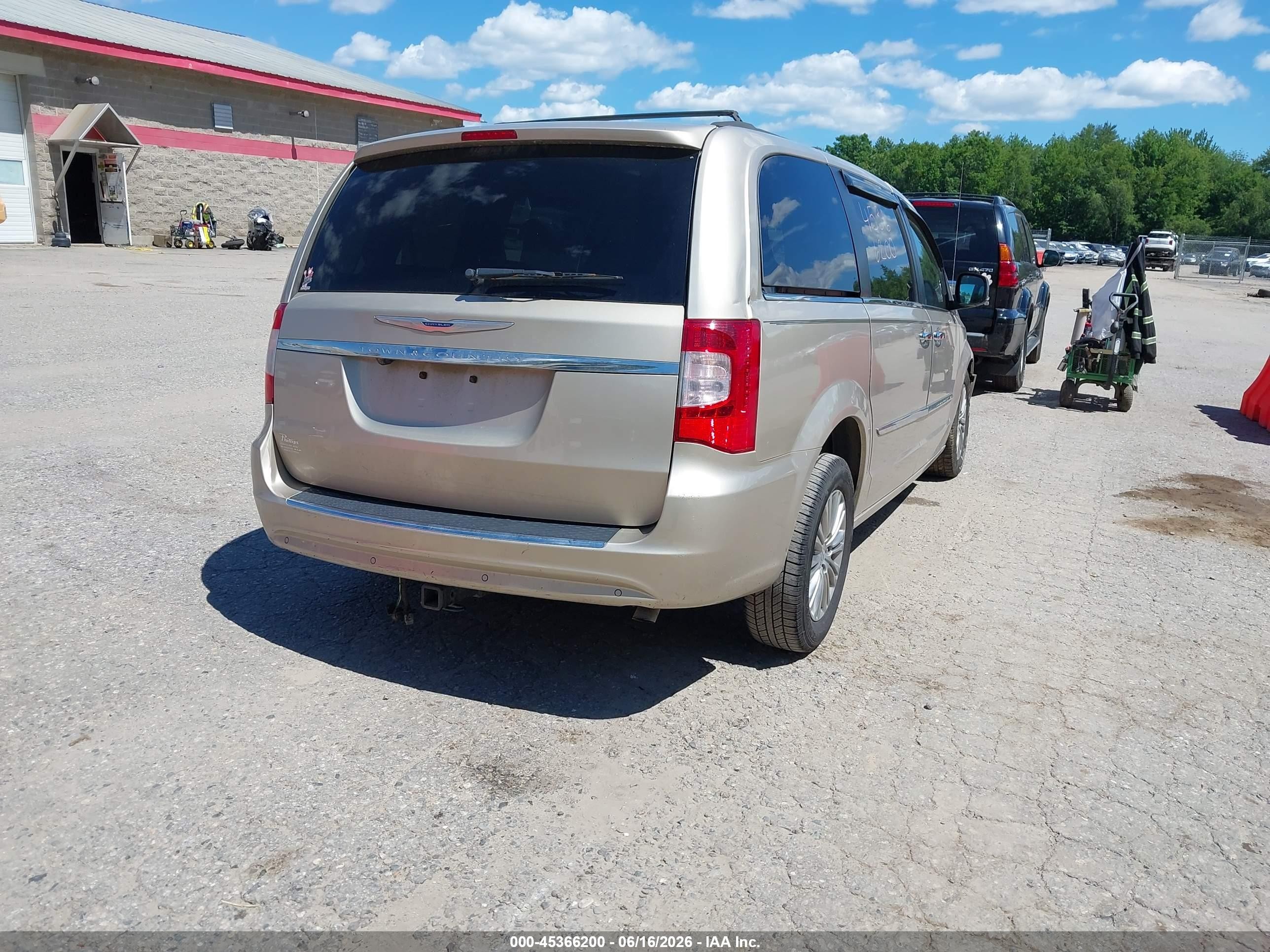 2015 Chrysler Town & Country Touring-l Gold vin: 2C4RC1CG4FR753364