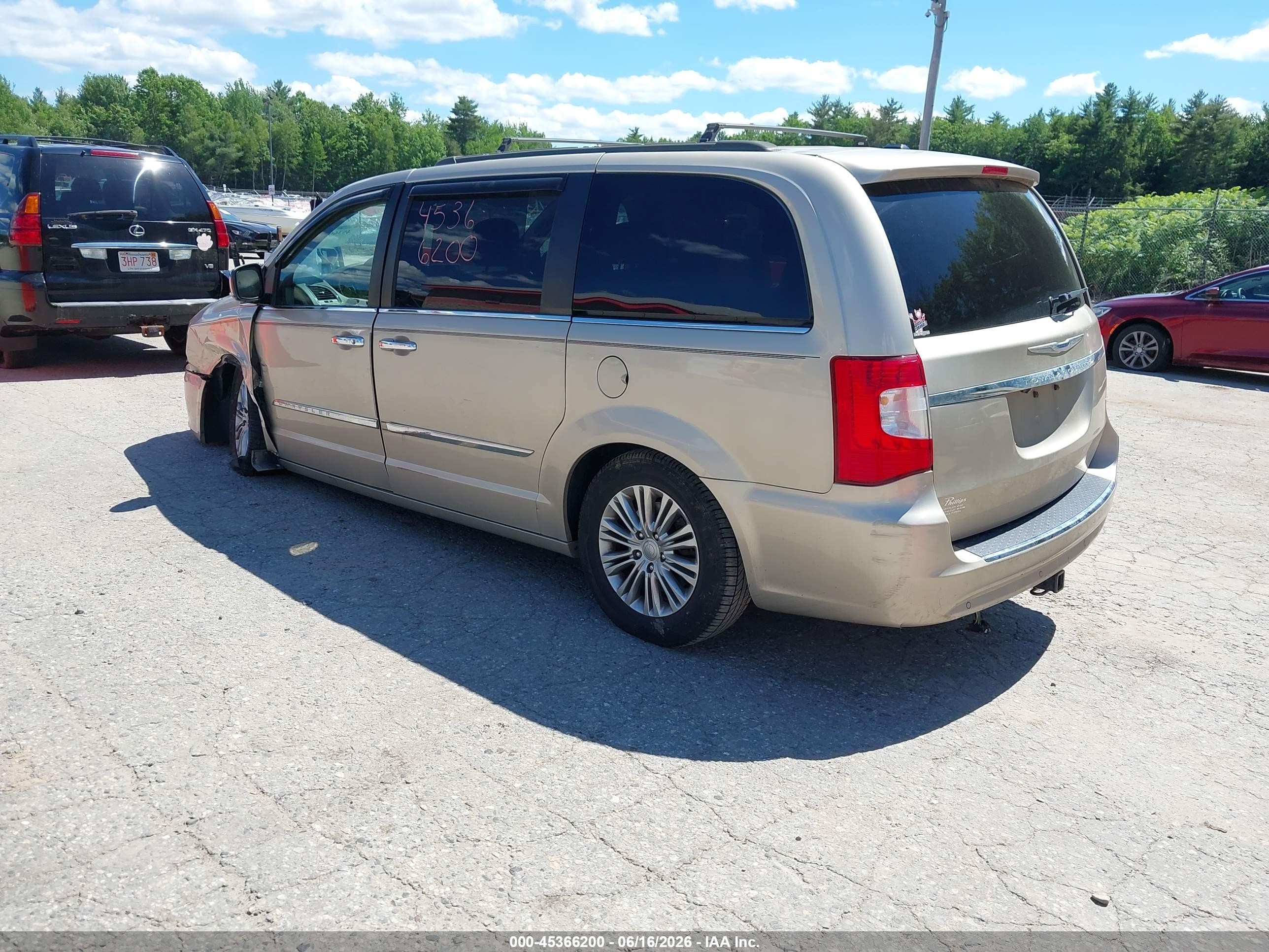 2015 Chrysler Town & Country Touring-l Gold vin: 2C4RC1CG4FR753364