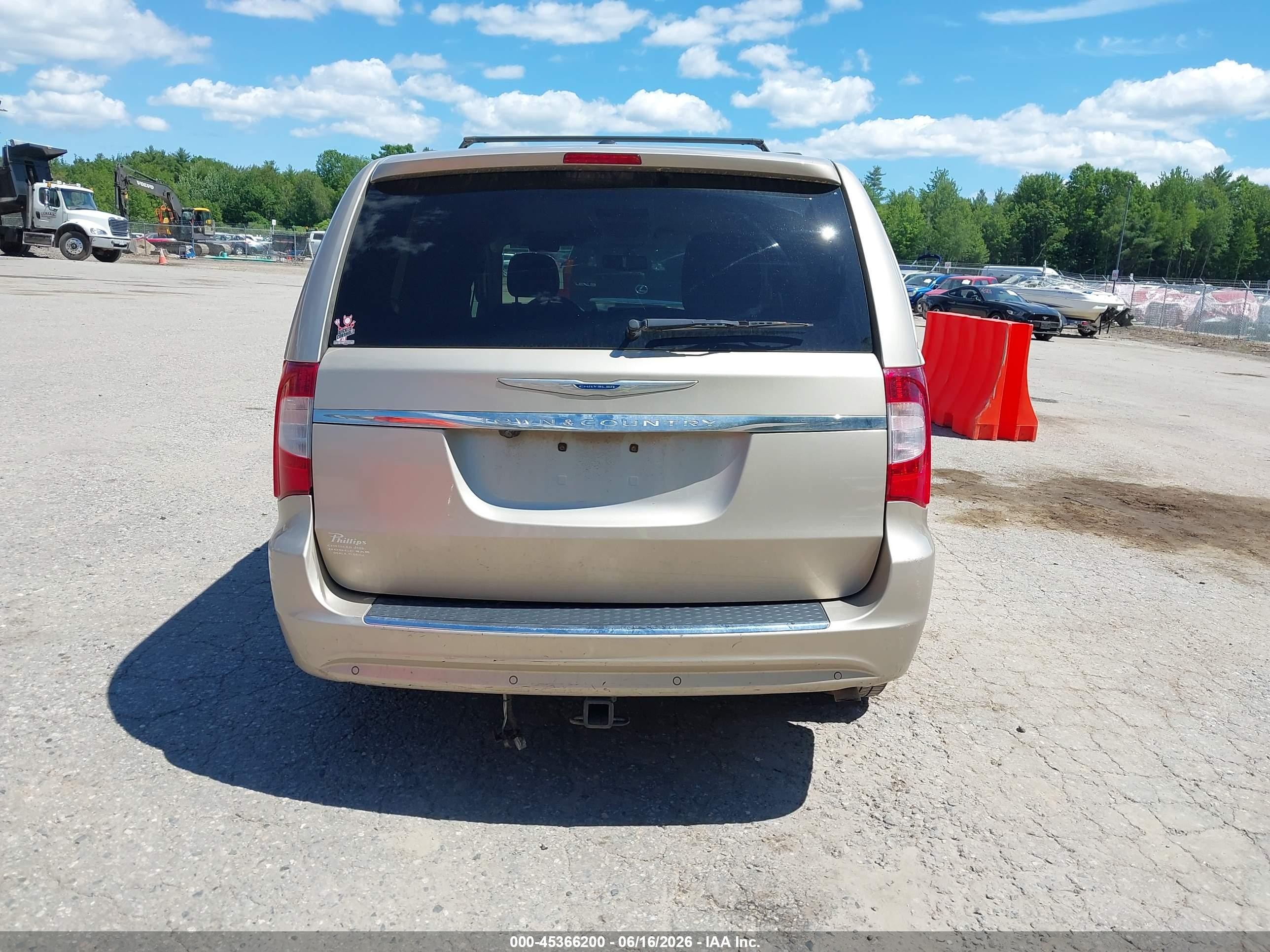 2015 Chrysler Town & Country Touring-l Gold vin: 2C4RC1CG4FR753364