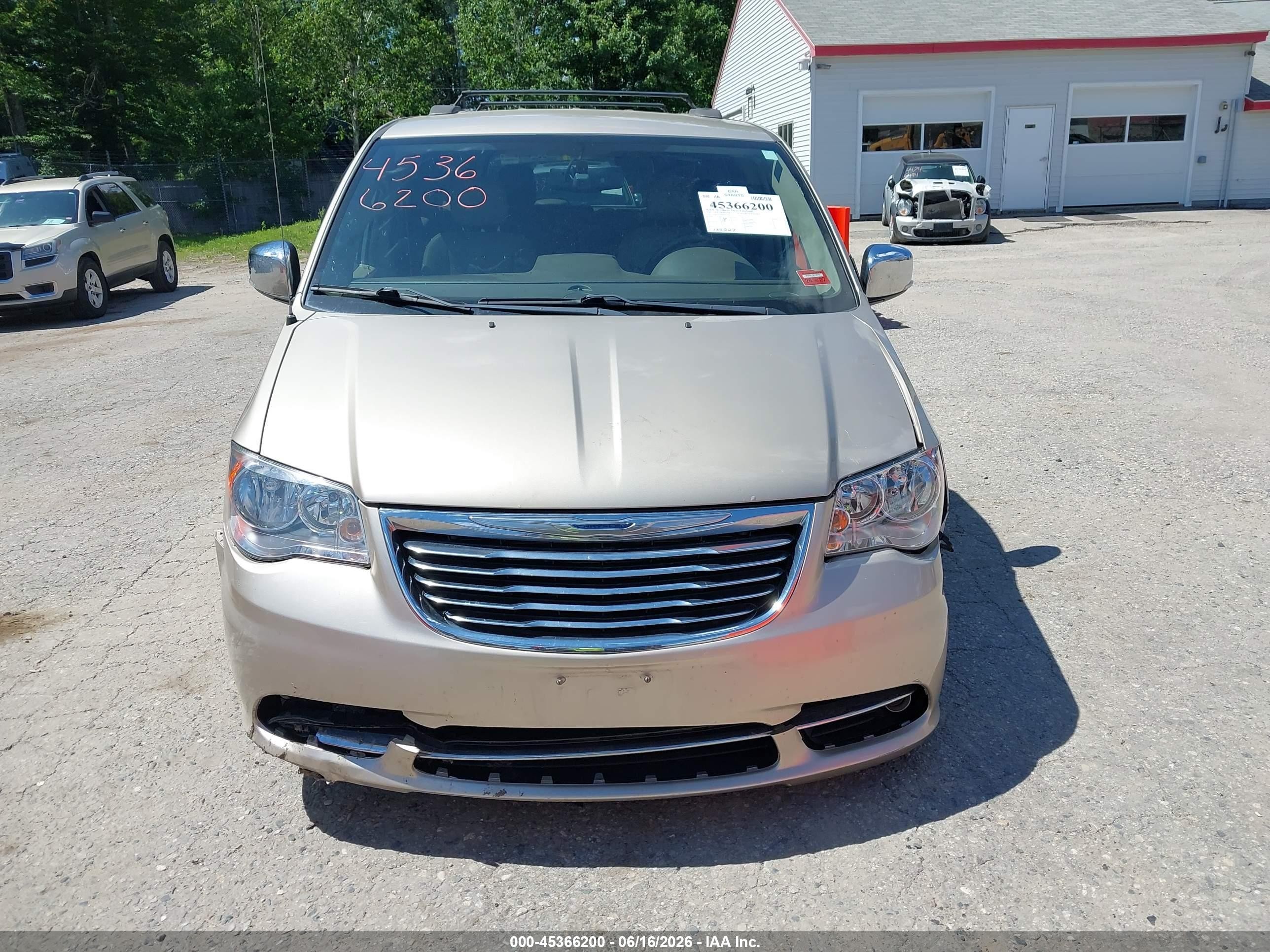 2015 Chrysler Town & Country Touring-l Gold vin: 2C4RC1CG4FR753364