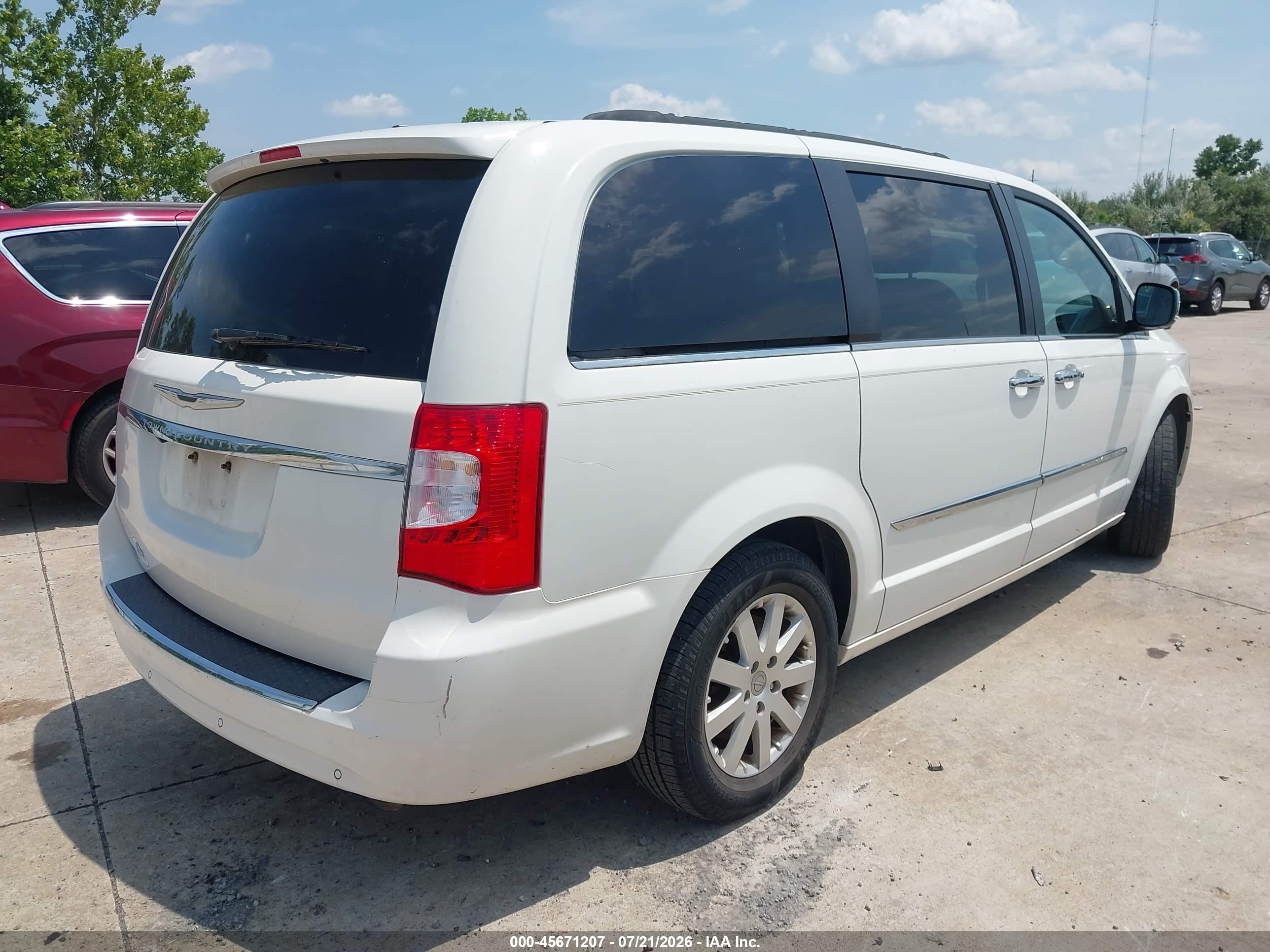 2012 Chrysler Town & Country Touring-l White vin: 2C4RC1CG5CR170863