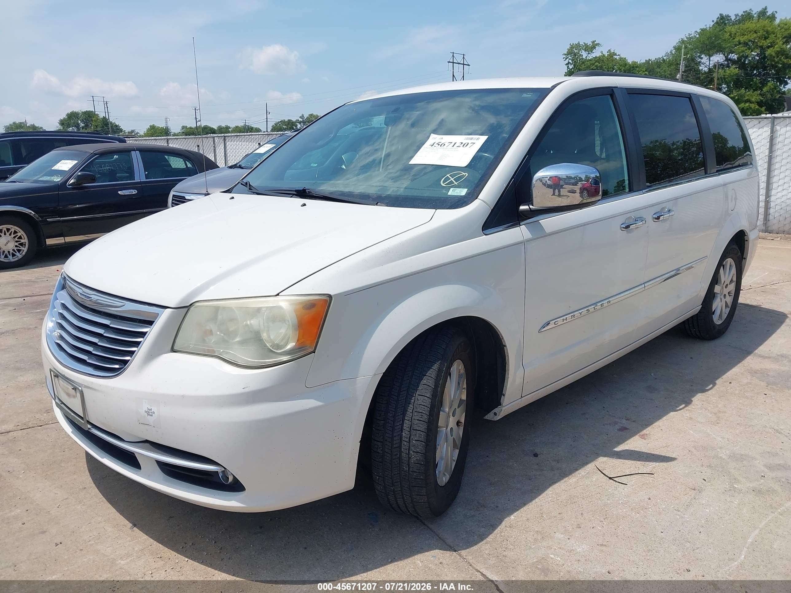 2012 Chrysler Town & Country Touring-l White vin: 2C4RC1CG5CR170863