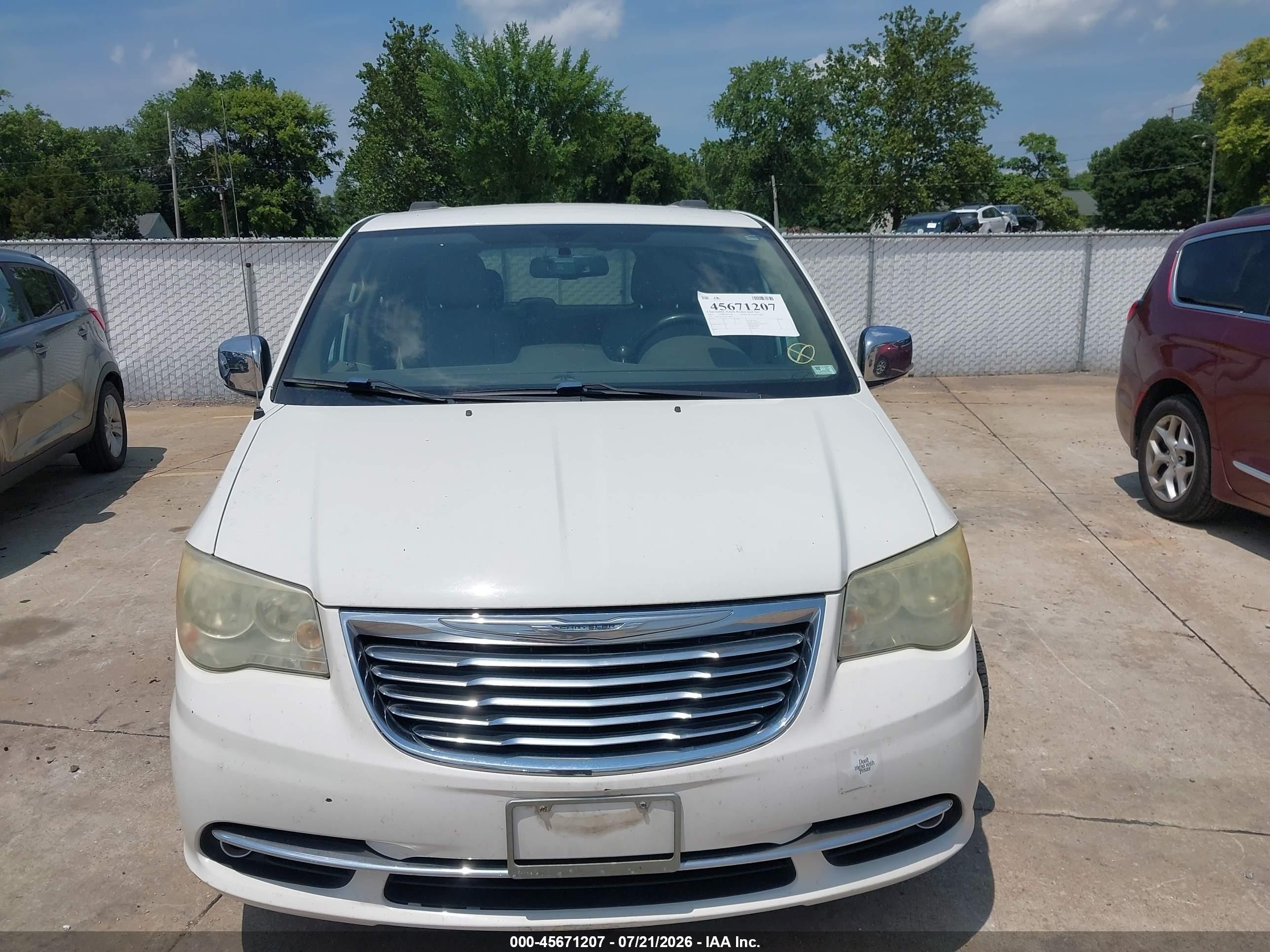 2012 Chrysler Town & Country Touring-l White vin: 2C4RC1CG5CR170863