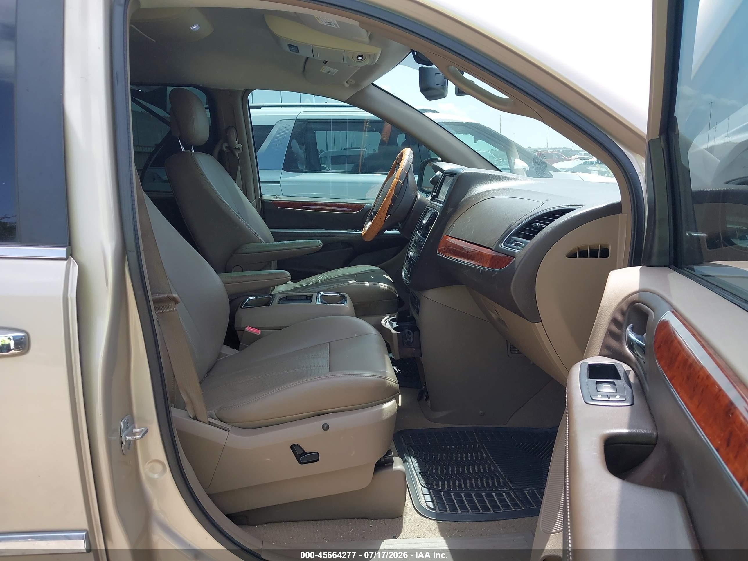 2013 Chrysler Town & Country Touring-l Tan vin: 2C4RC1CG5DR511339