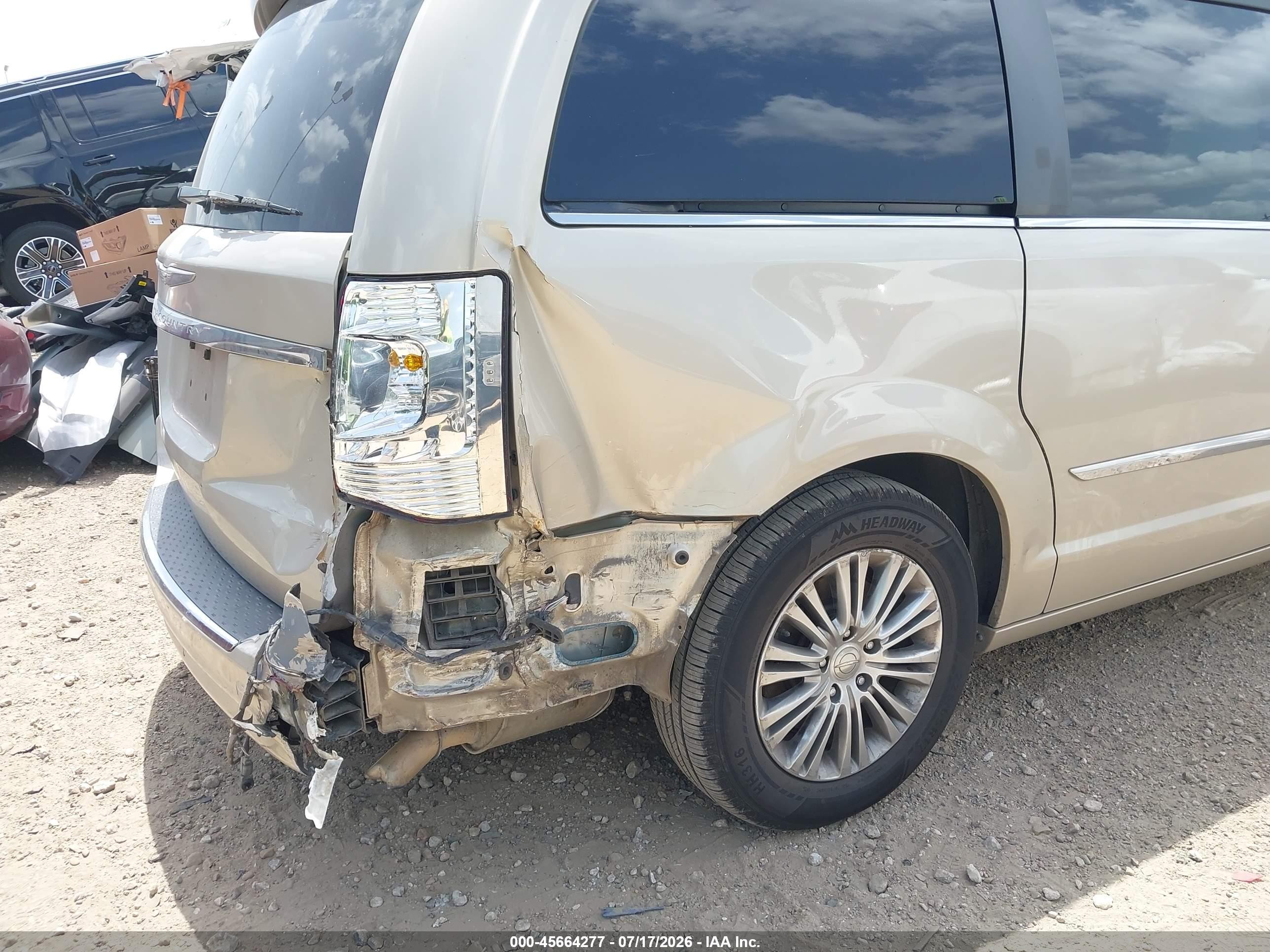 2013 Chrysler Town & Country Touring-l Tan vin: 2C4RC1CG5DR511339
