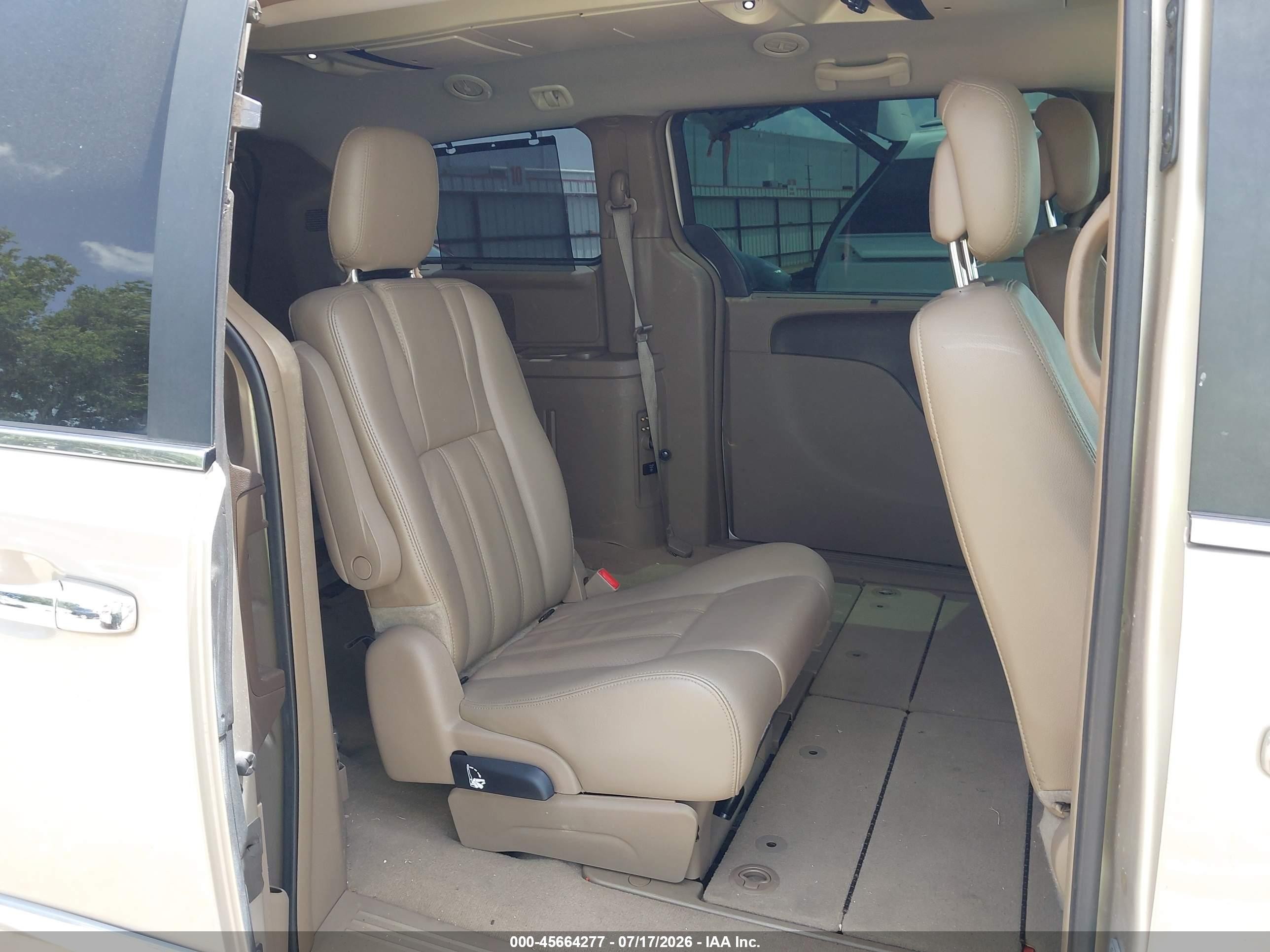2013 Chrysler Town & Country Touring-l Tan vin: 2C4RC1CG5DR511339