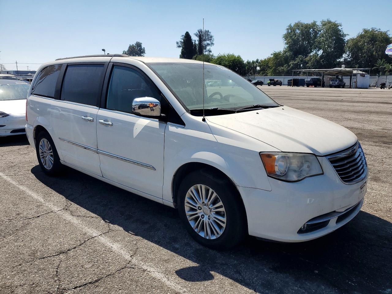 2013 Chrysler Town & Country Touring L White vin: 2C4RC1CG5DR606659