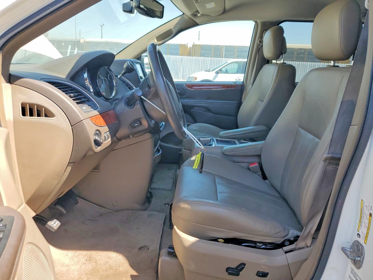 2013 Chrysler Town & Country Touring L White vin: 2C4RC1CG5DR606659