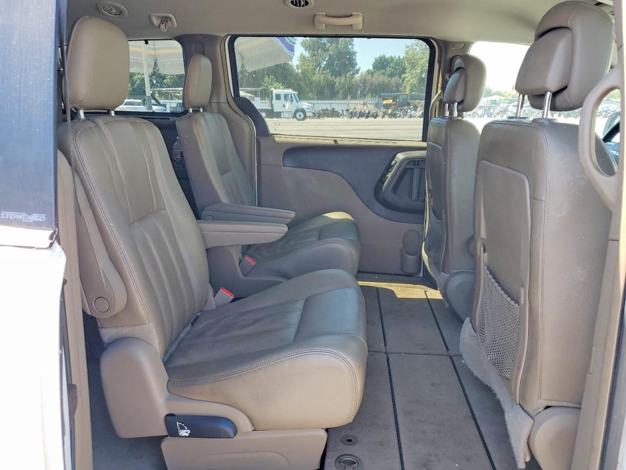 2013 Chrysler Town & Country Touring L White vin: 2C4RC1CG5DR606659