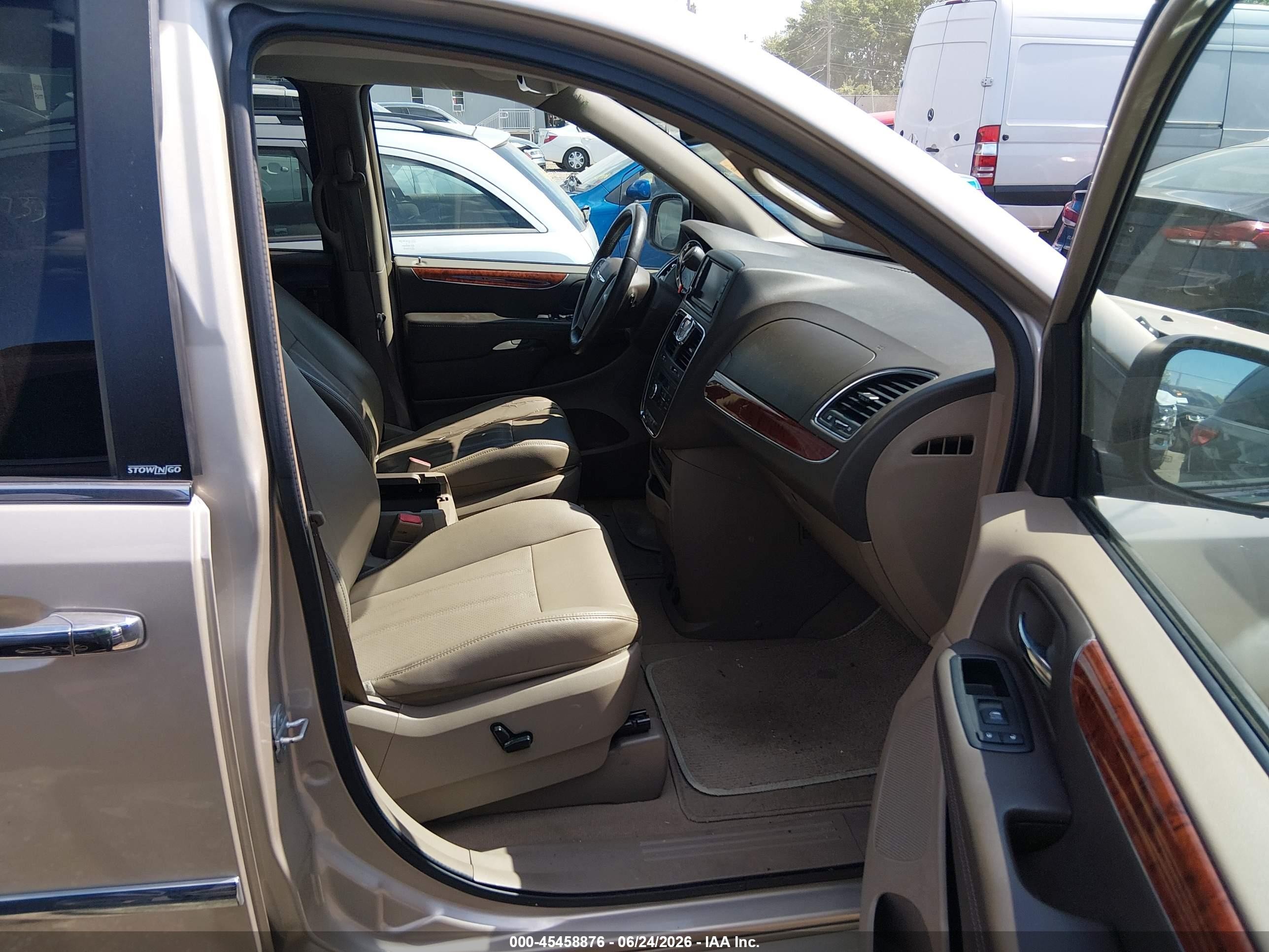 2013 Chrysler Town & Country Touring-l Gold vin: 2C4RC1CG5DR646577