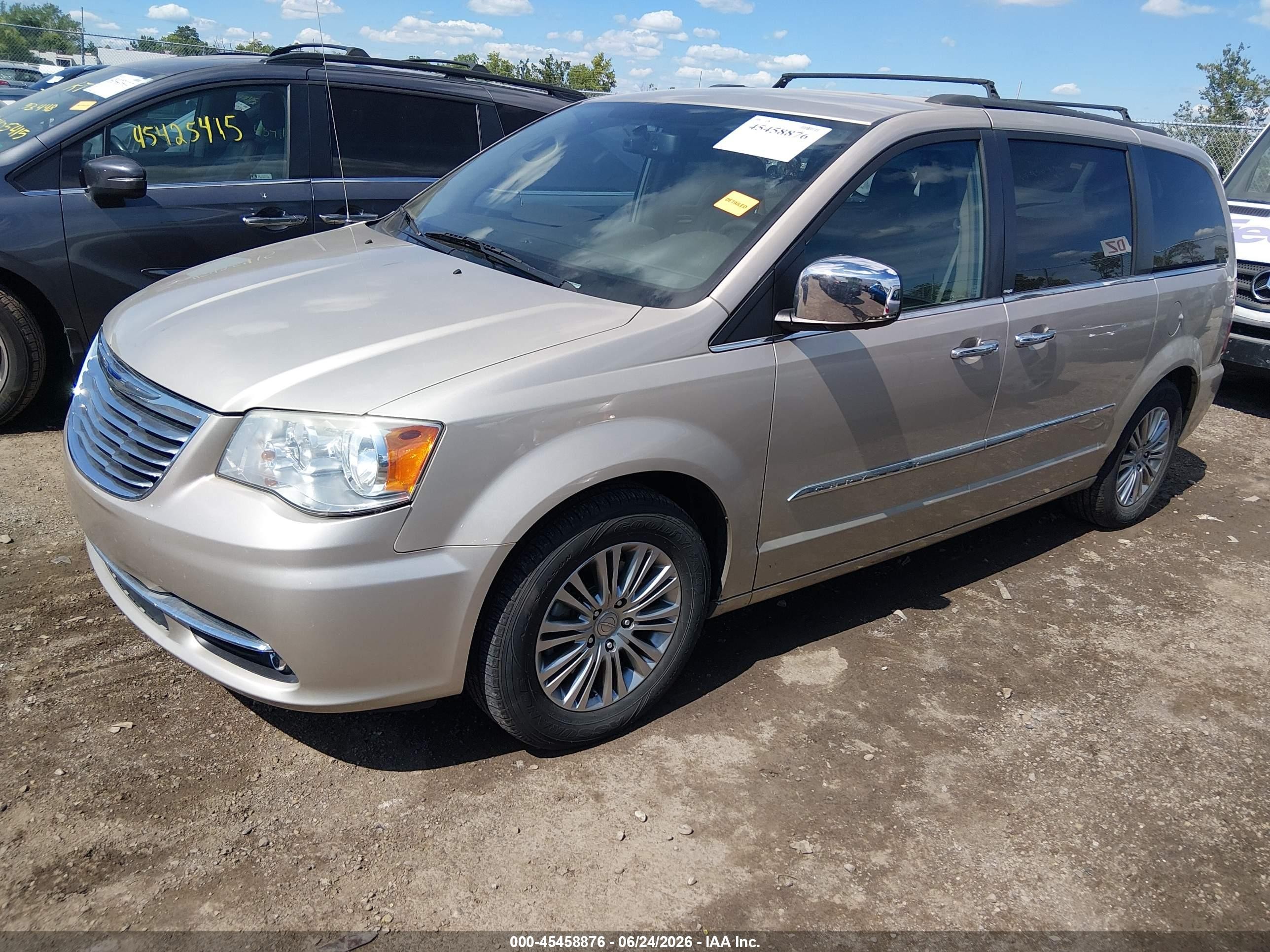 2013 Chrysler Town & Country Touring-l Gold vin: 2C4RC1CG5DR646577