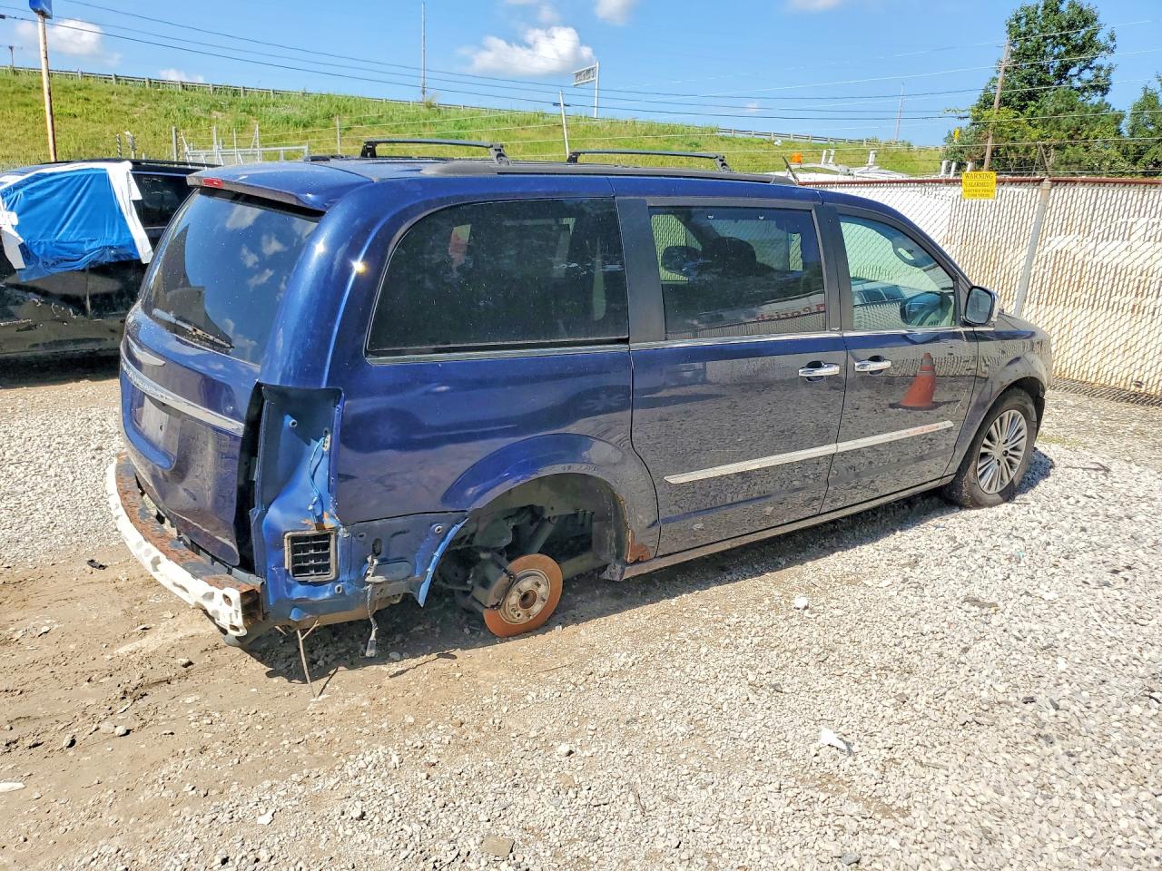 2013 Chrysler Town & Country Touring L Blue vin: 2C4RC1CG5DR711850