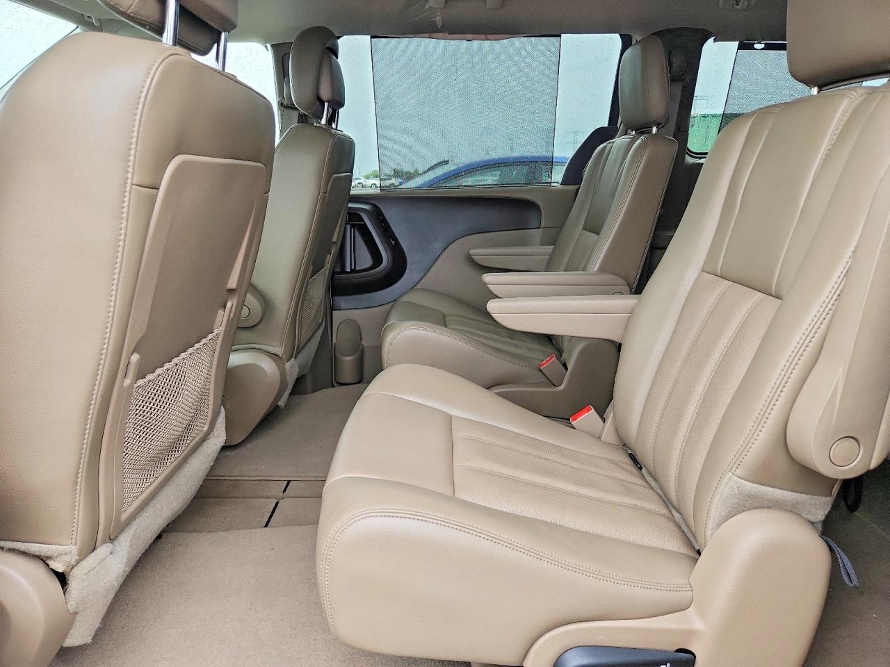 2013 Chrysler Town & Country Touring L Beige vin: 2C4RC1CG5DR713503