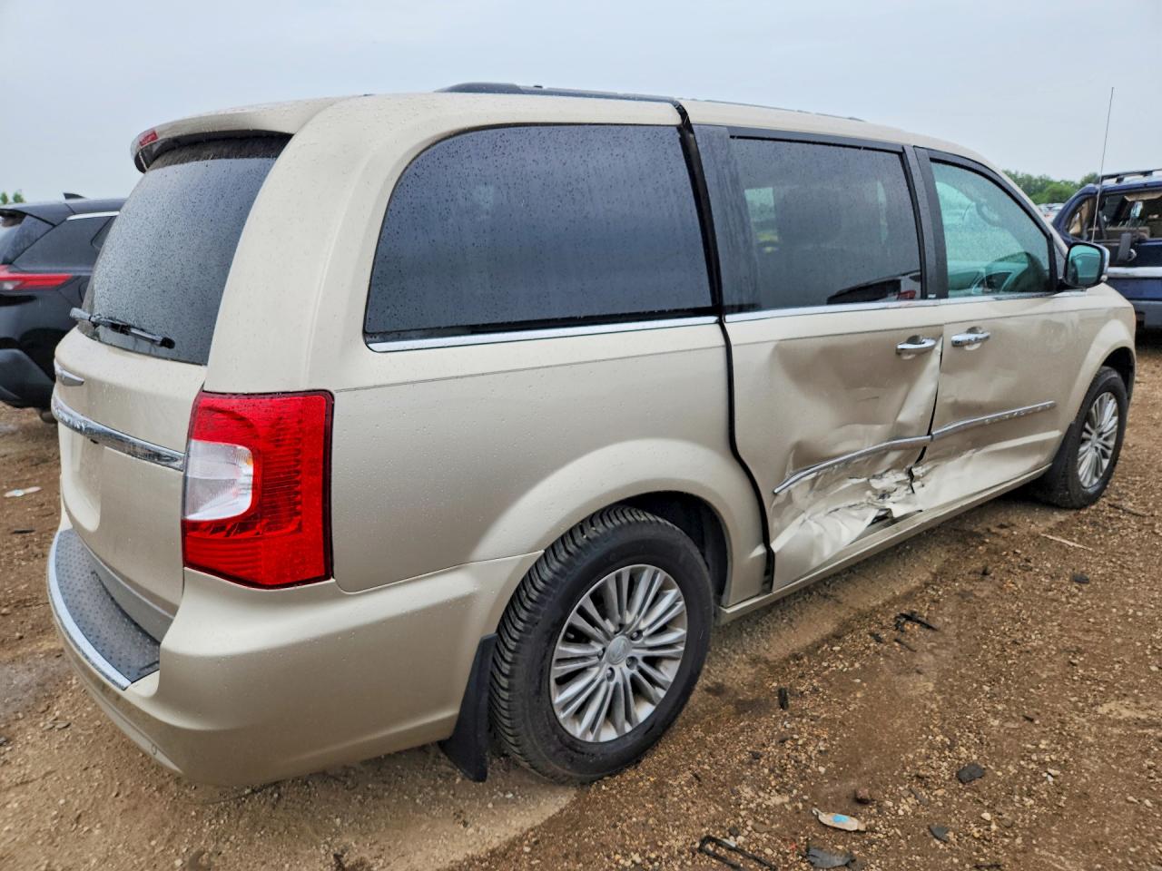 2013 Chrysler Town & Country Touring L Beige vin: 2C4RC1CG5DR713503