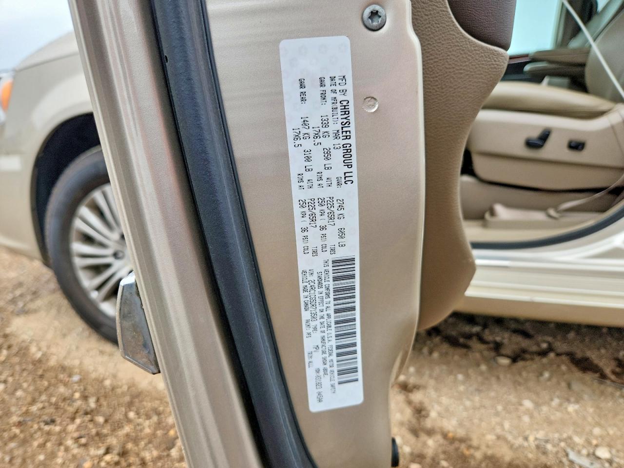 2013 Chrysler Town & Country Touring L Beige vin: 2C4RC1CG5DR713503