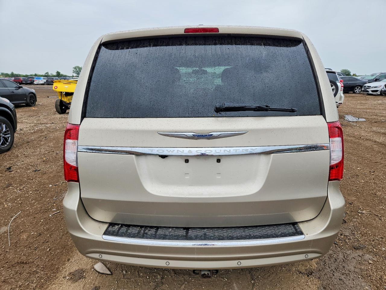 2013 Chrysler Town & Country Touring L Beige vin: 2C4RC1CG5DR713503