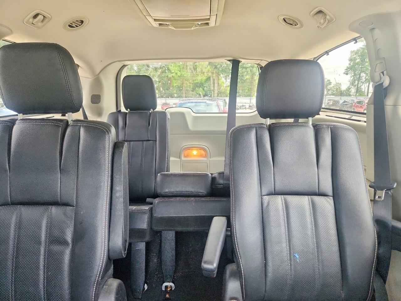 2013 Chrysler Town & Country Touring L White vin: 2C4RC1CG5DR815819