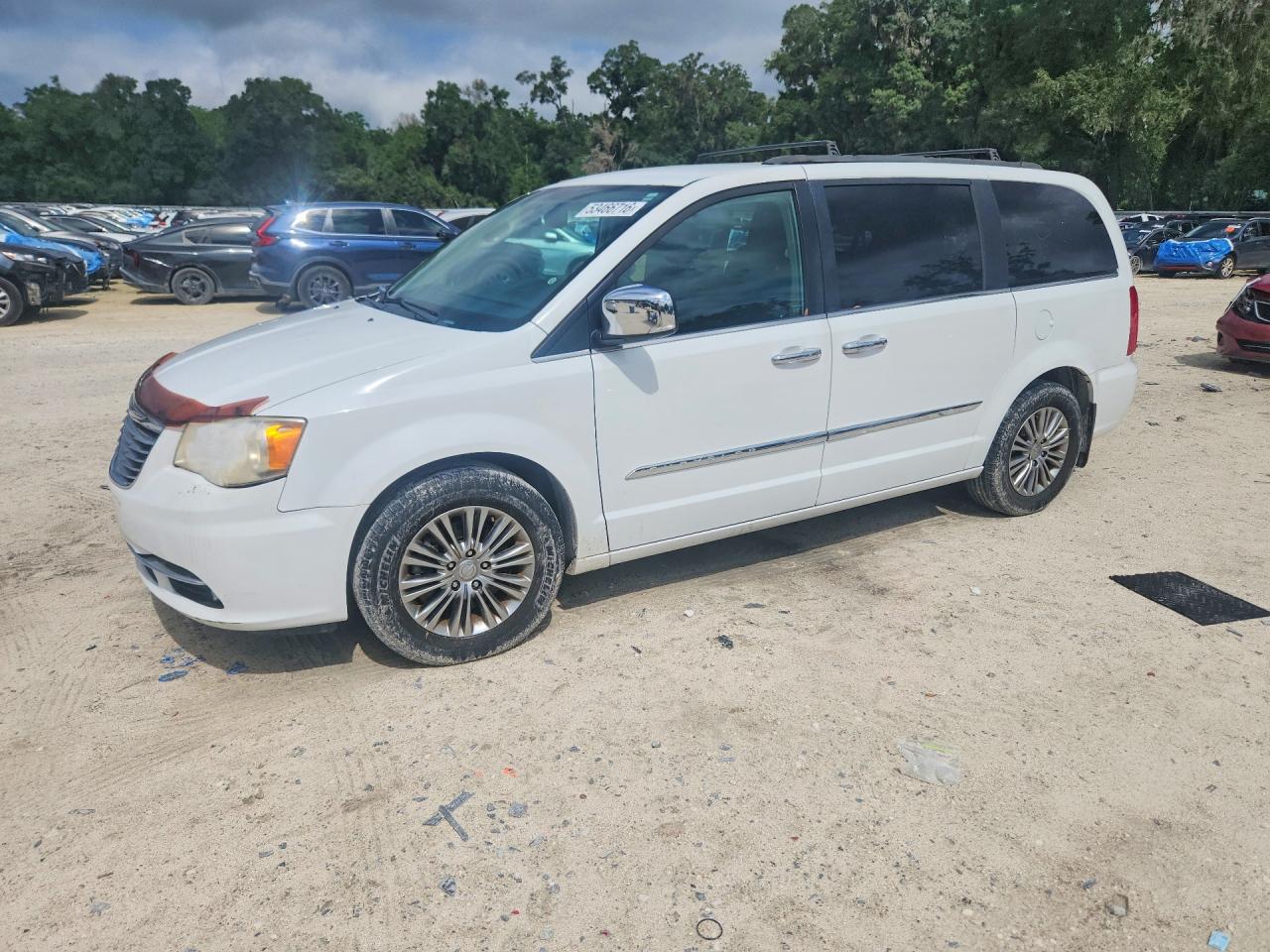 2013 Chrysler Town & Country Touring L White vin: 2C4RC1CG5DR815819