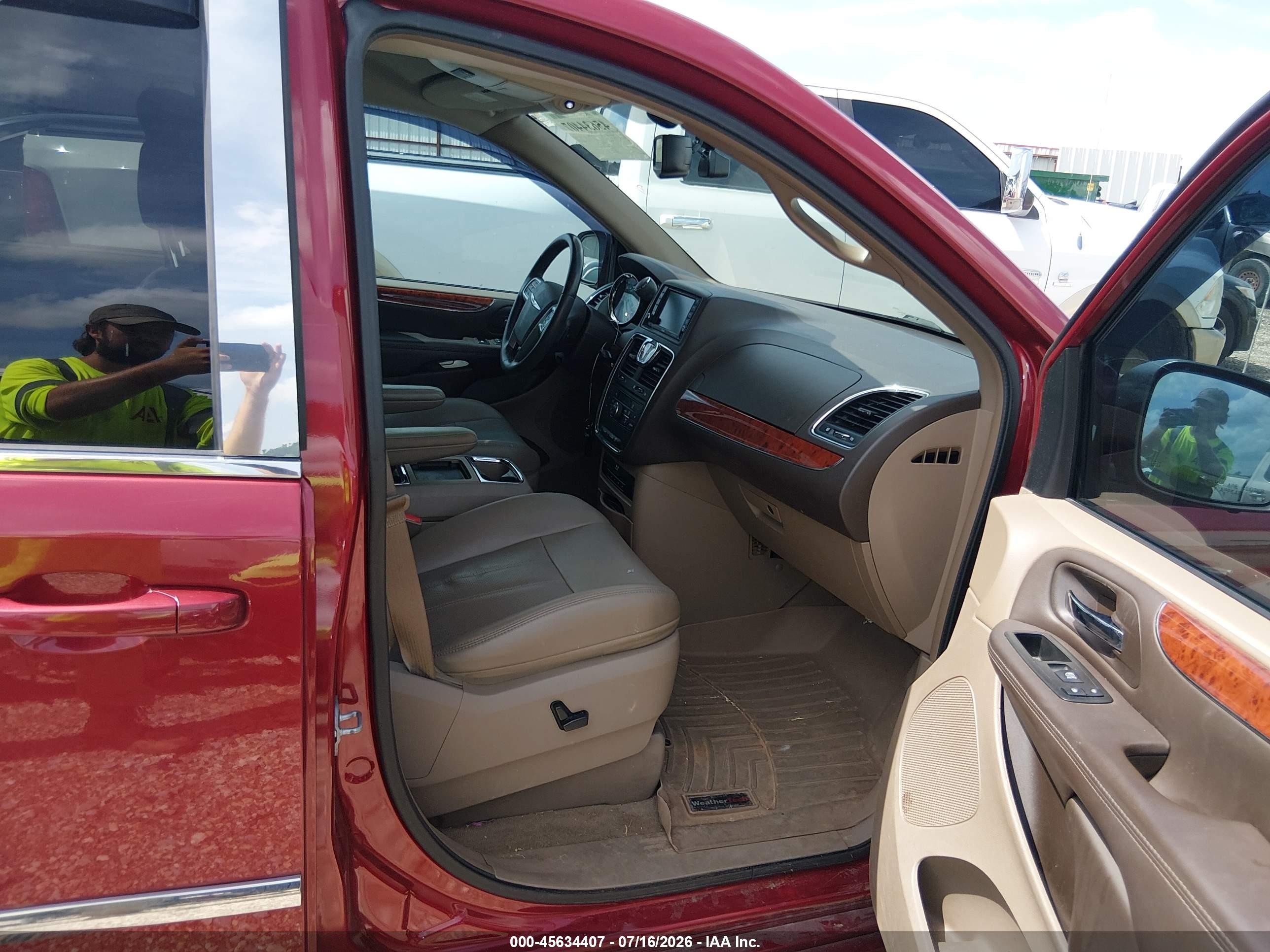 2014 Chrysler Town & Country Touring-l Красный vin: 2C4RC1CG5ER115672