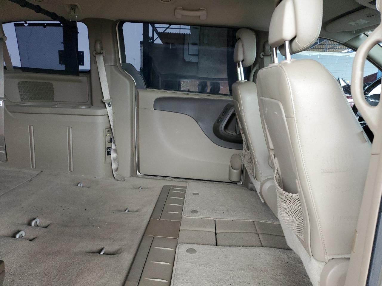 2014 Chrysler Town & Country Touring L Beige vin: 2C4RC1CG5ER133914