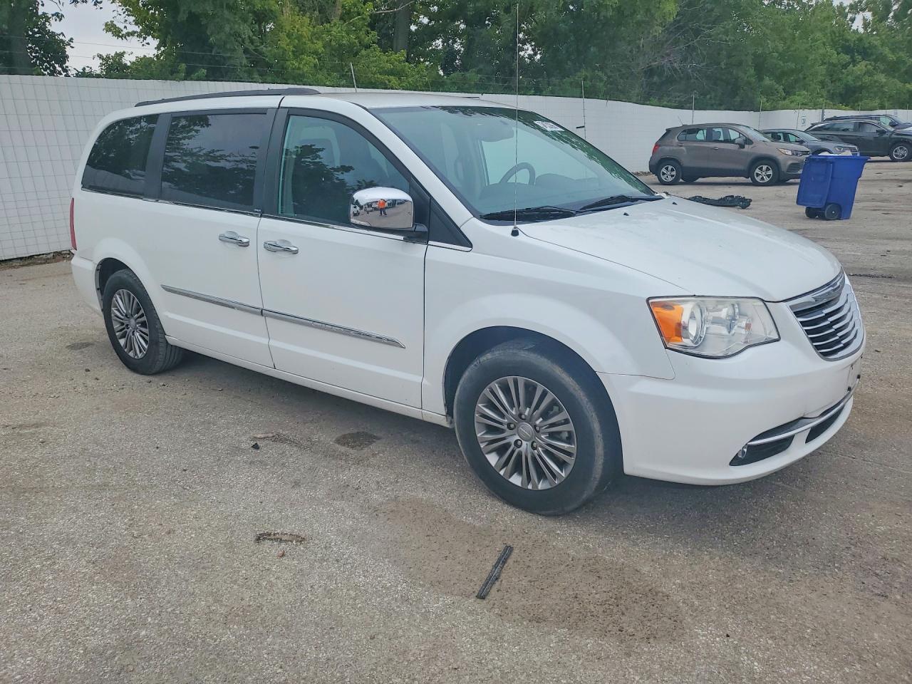 2014 Chrysler Town & Country Touring L White vin: 2C4RC1CG5ER143181