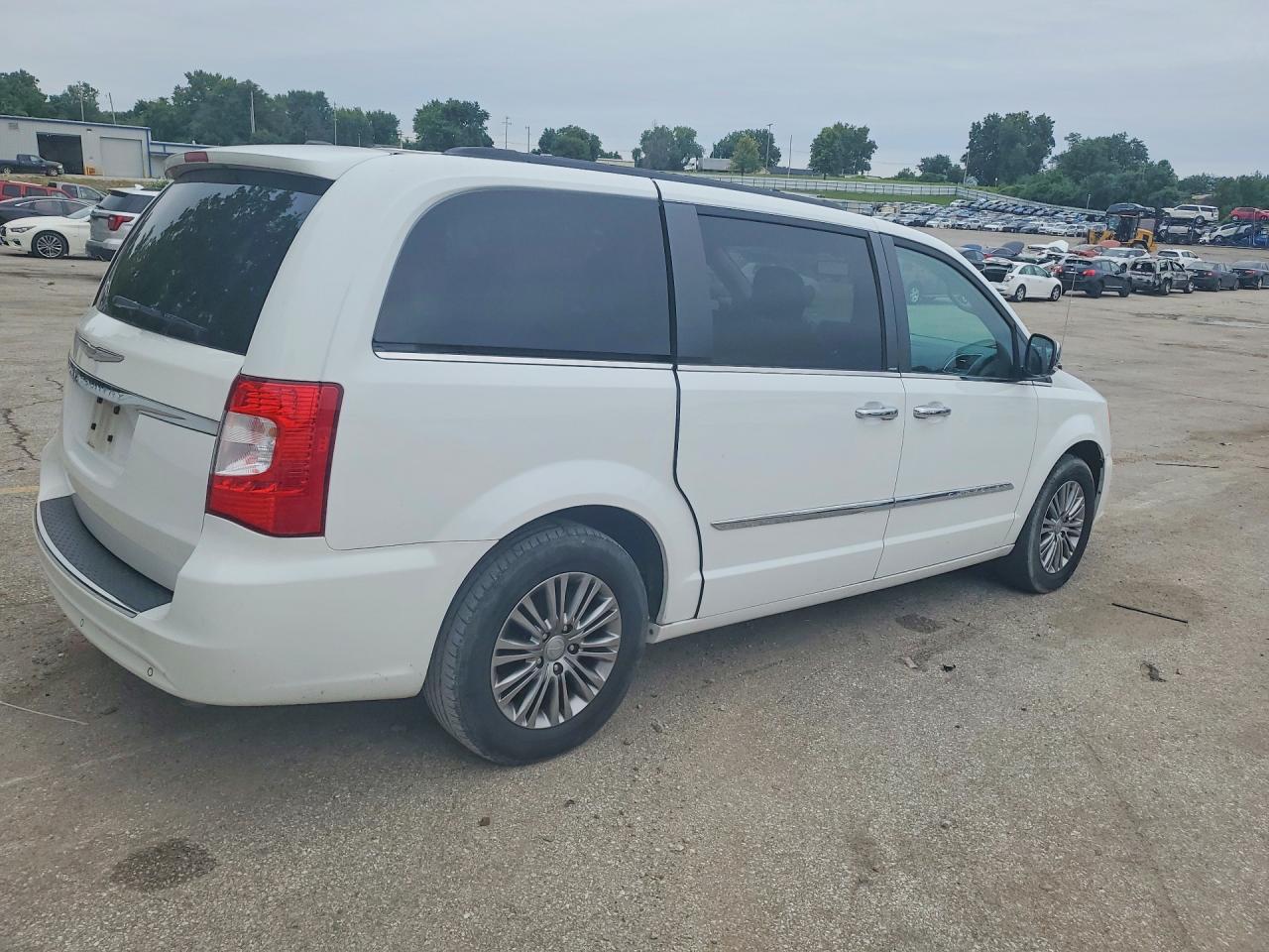 2014 Chrysler Town & Country Touring L White vin: 2C4RC1CG5ER143181