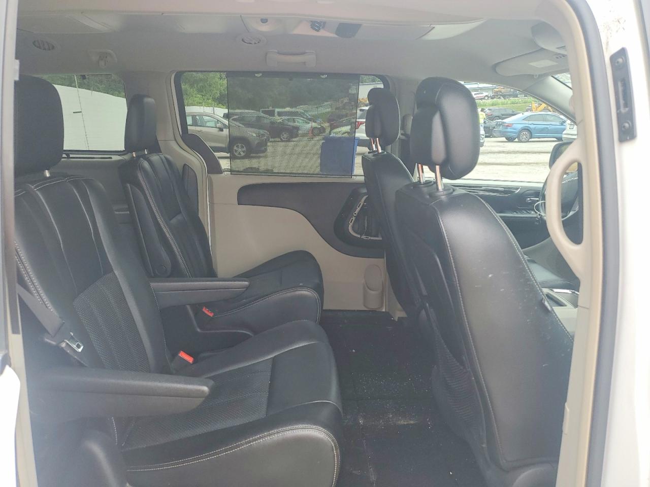 2014 Chrysler Town & Country Touring L White vin: 2C4RC1CG5ER143181